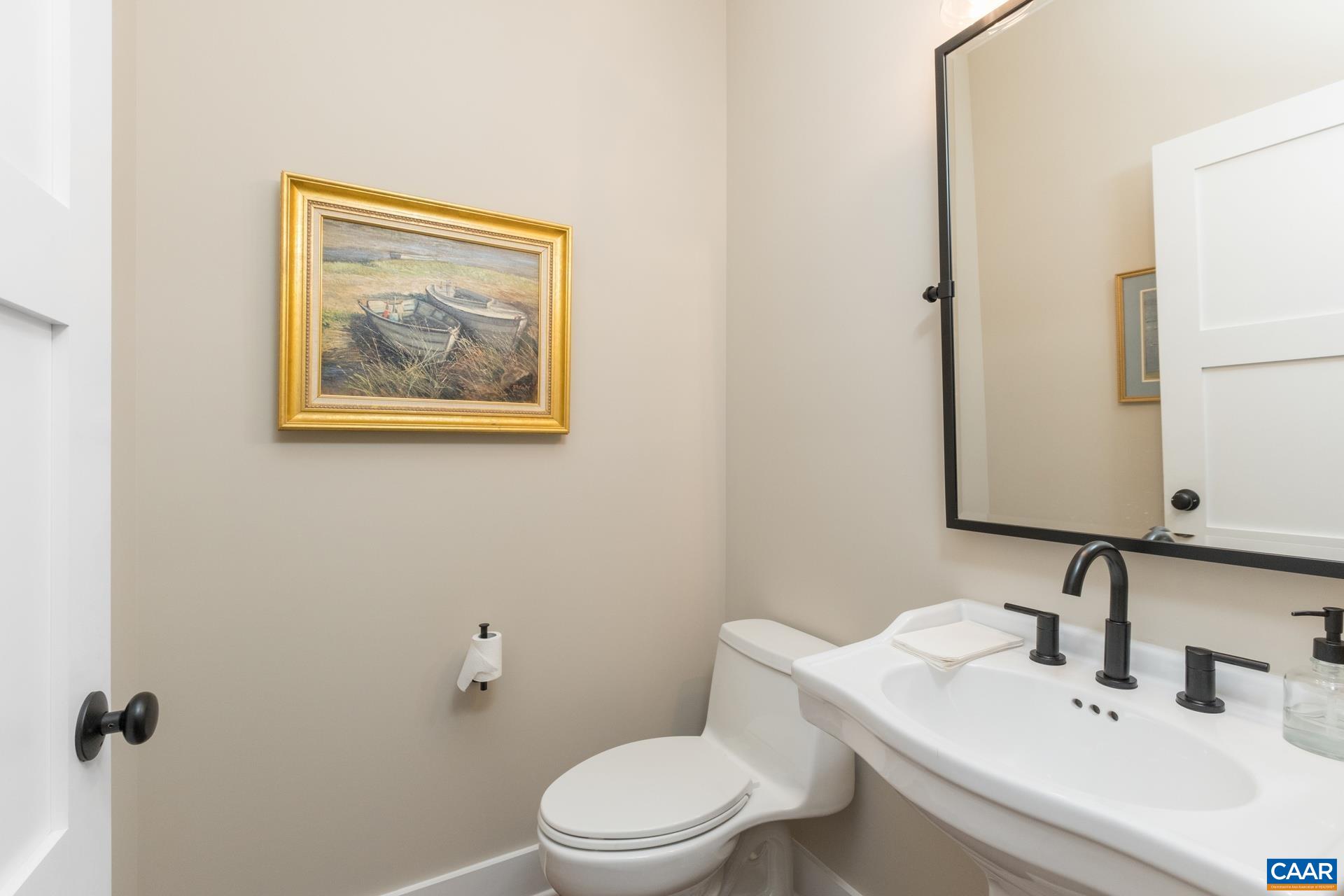 633 LOCHLYN HILL DR
