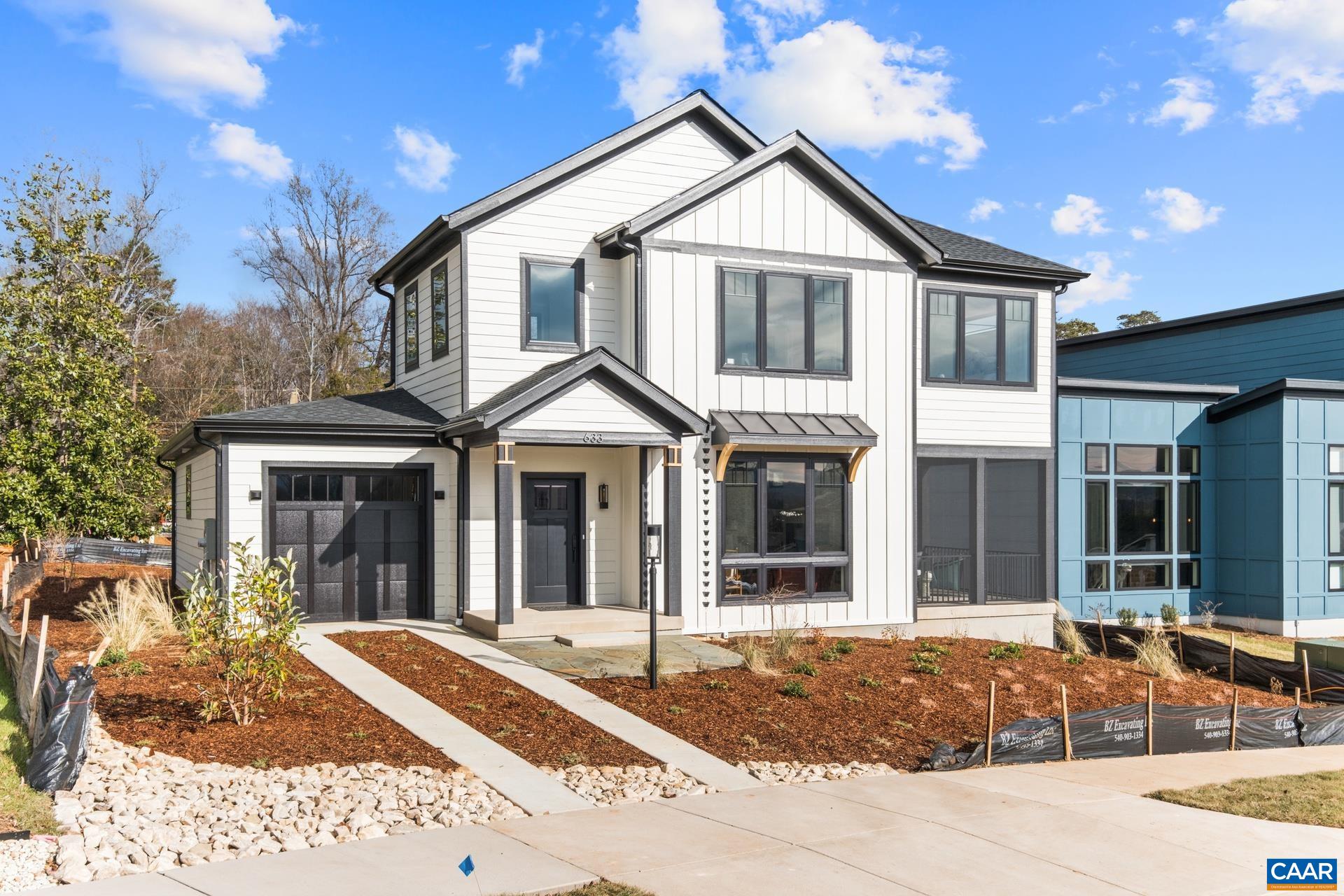 633 LOCHLYN HILL DR