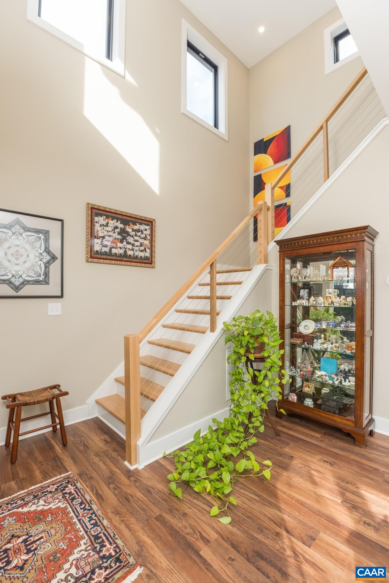 633 LOCHLYN HILL DR