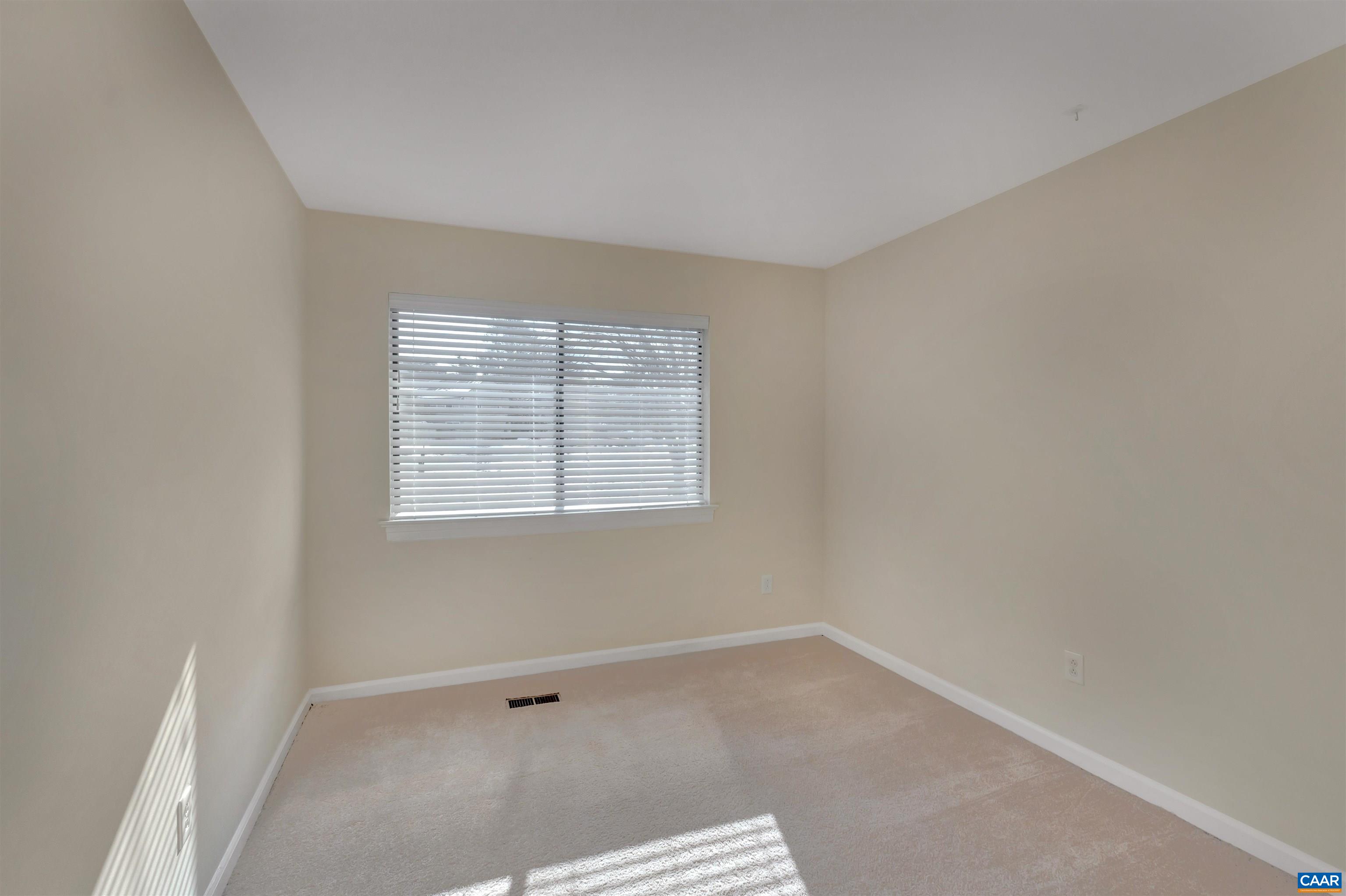 119 WOODLAKE DR