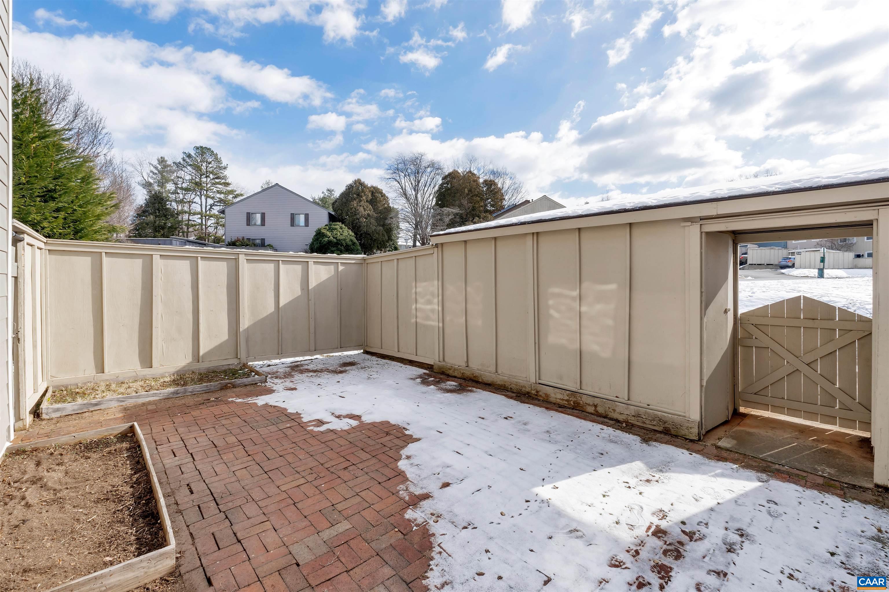 119 WOODLAKE DR