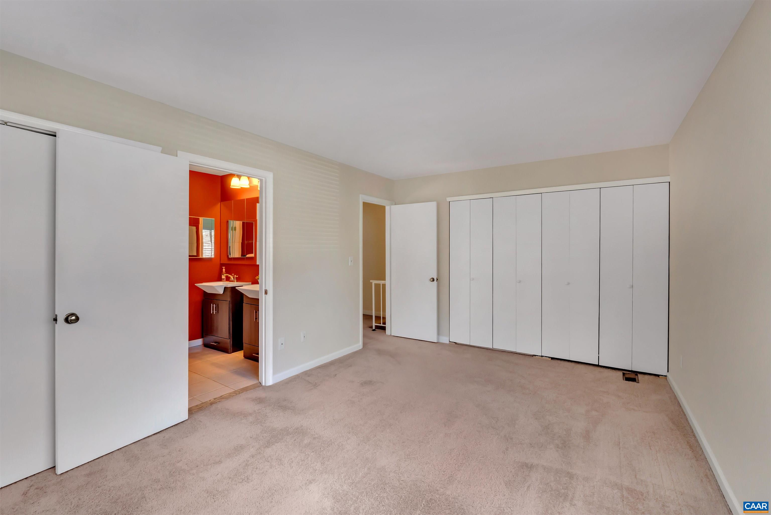 119 WOODLAKE DR