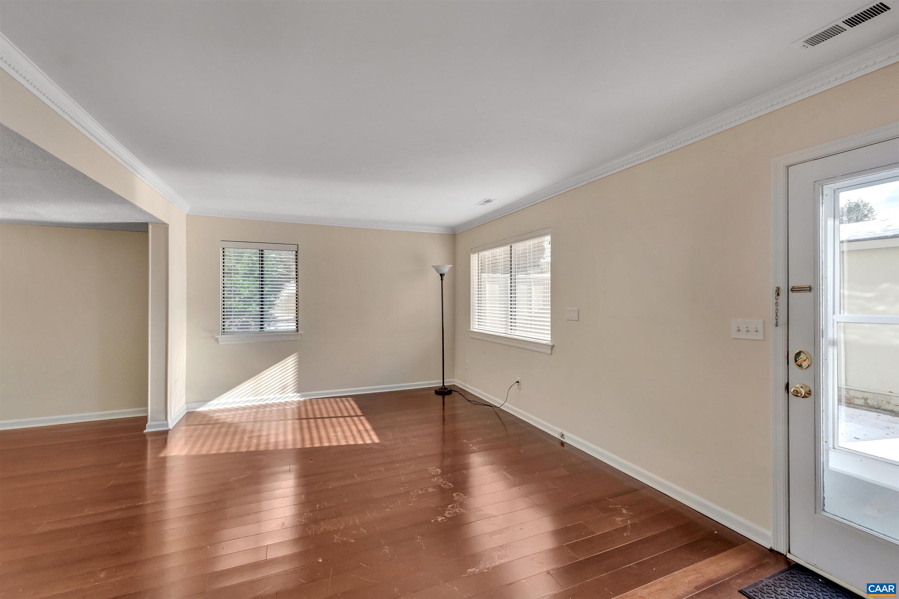 119 WOODLAKE DR