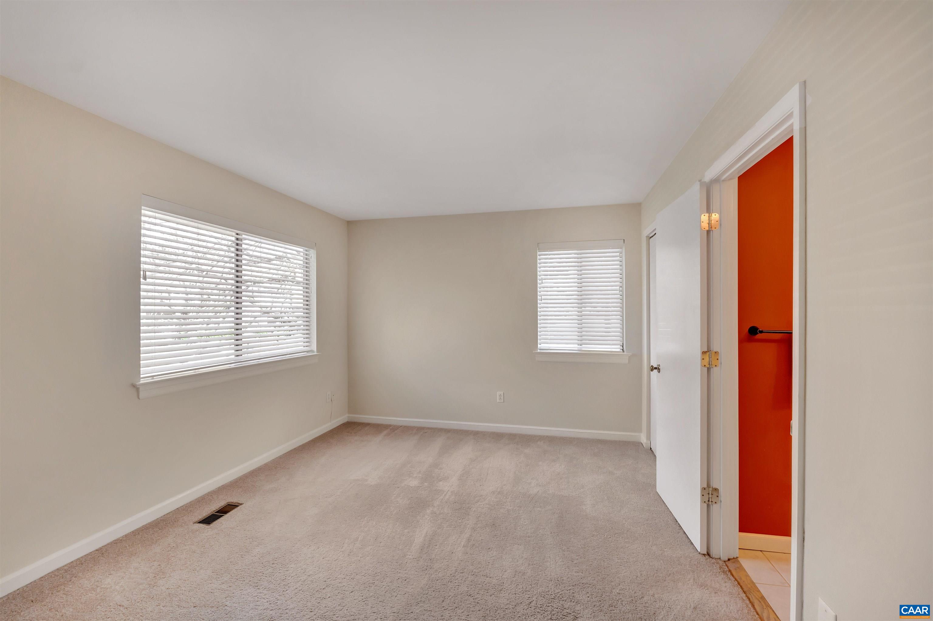 119 WOODLAKE DR