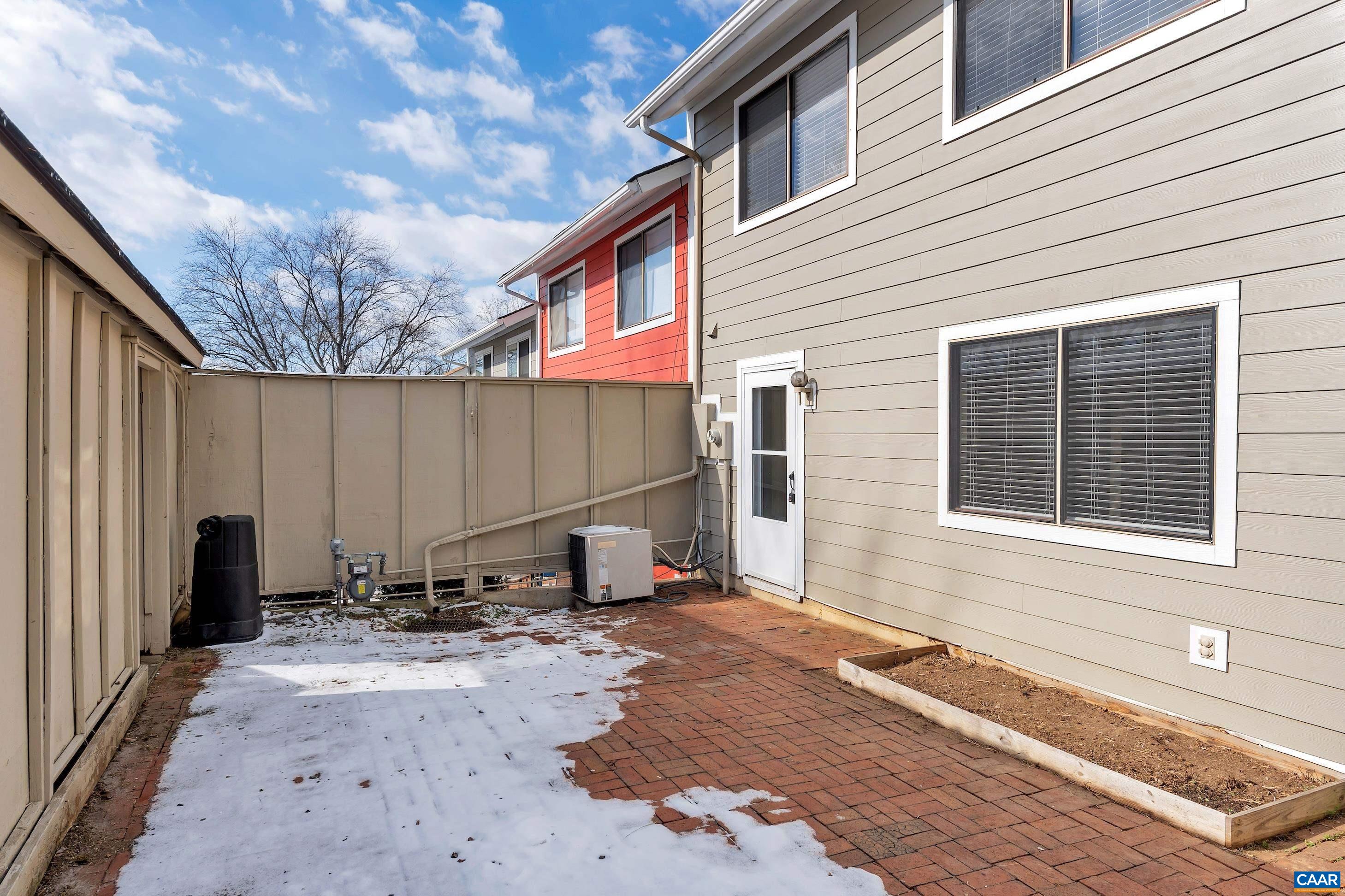 119 WOODLAKE DR