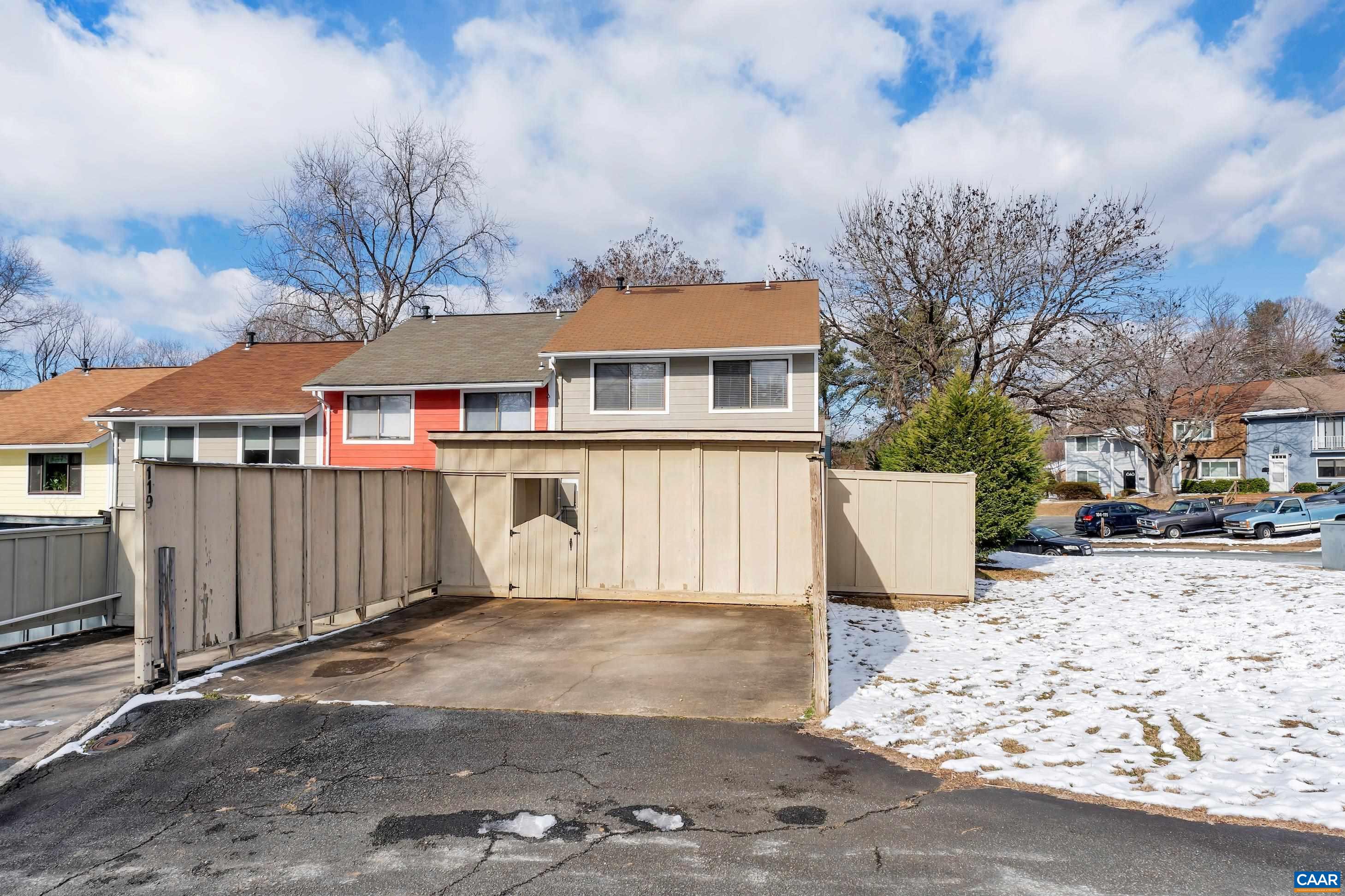 119 WOODLAKE DR