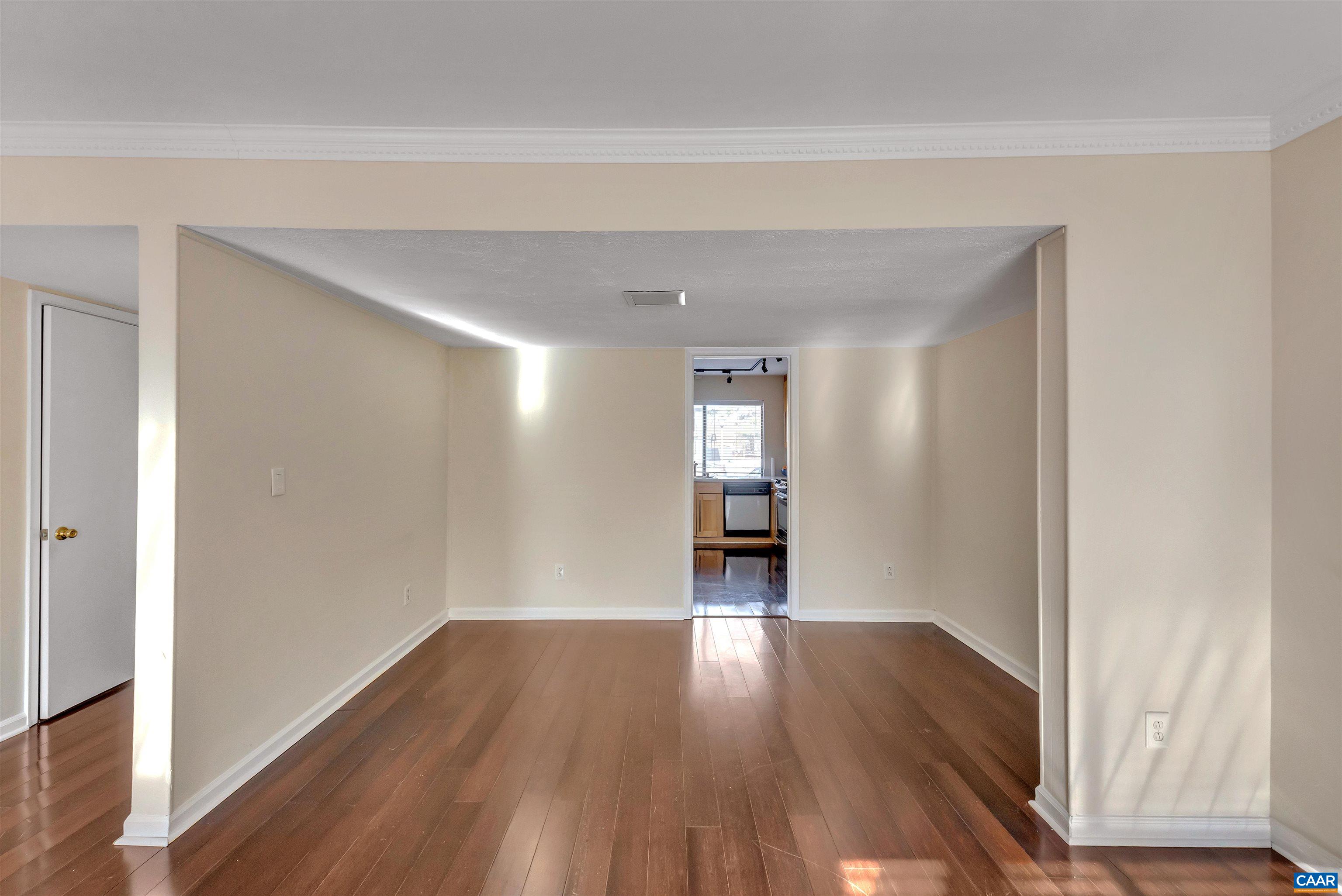 119 WOODLAKE DR
