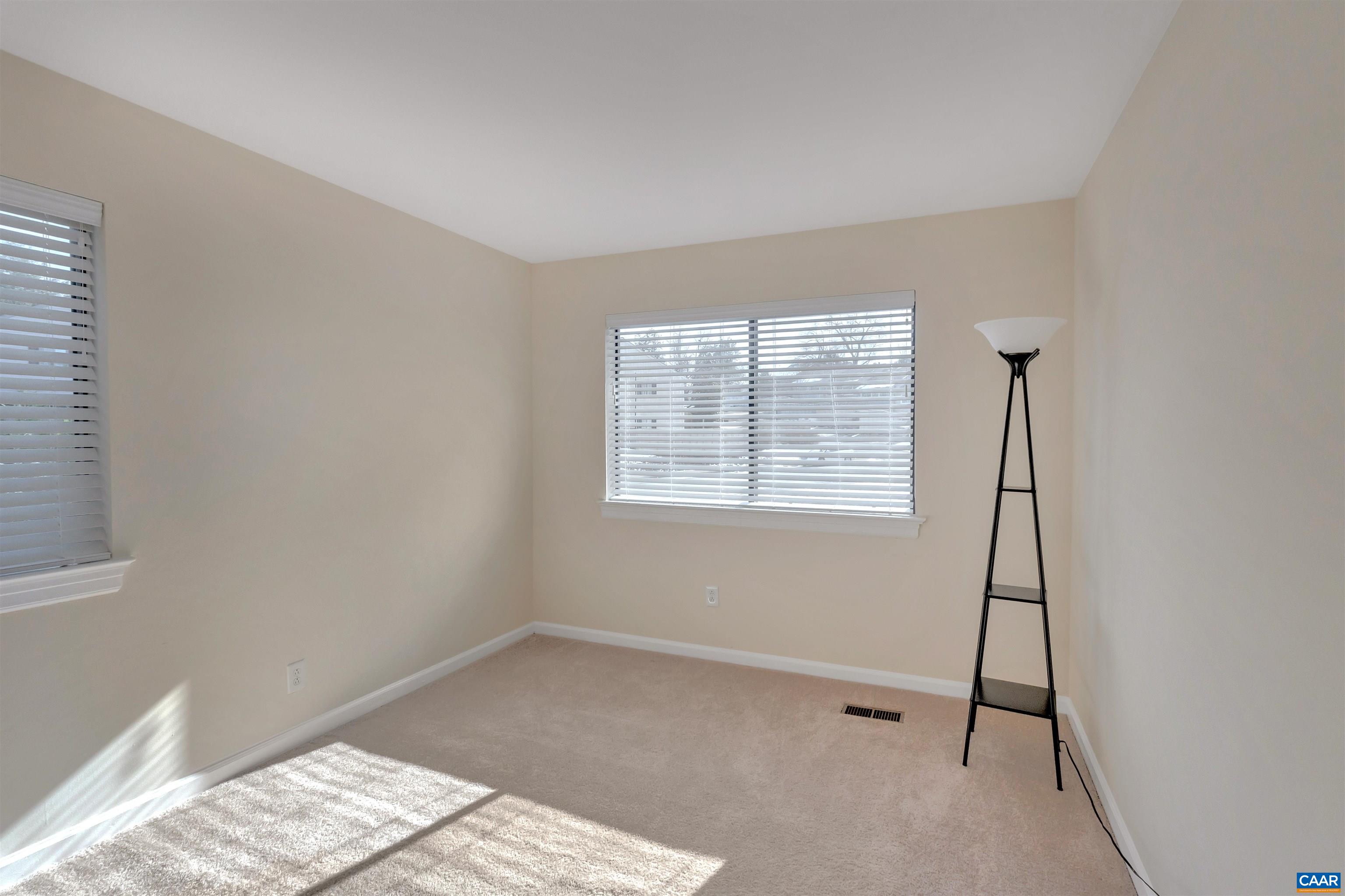 119 WOODLAKE DR