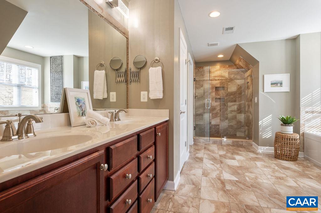 2240 HYLAND RIDGE DR