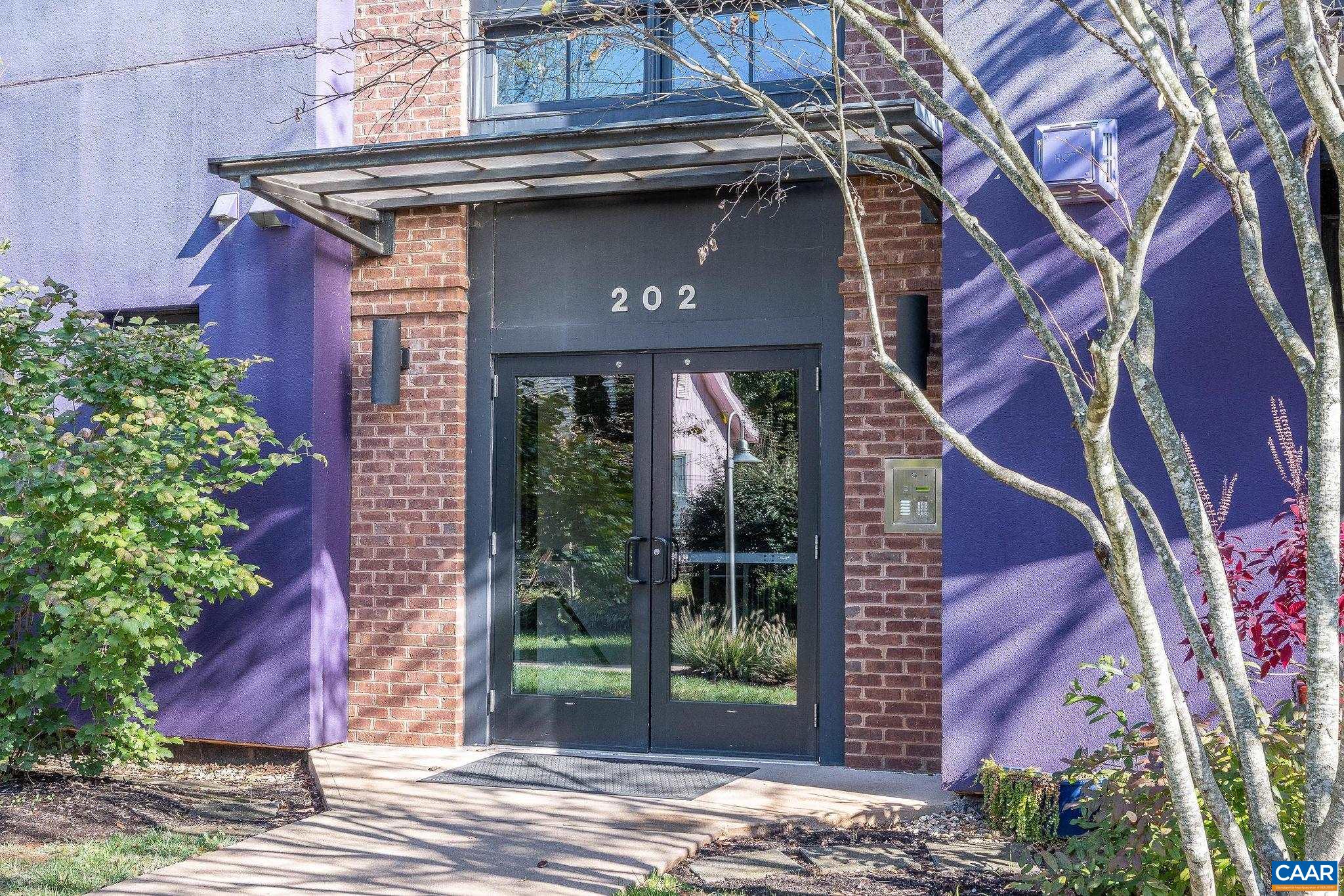 202 DOUGLAS AVE Unit: 3C