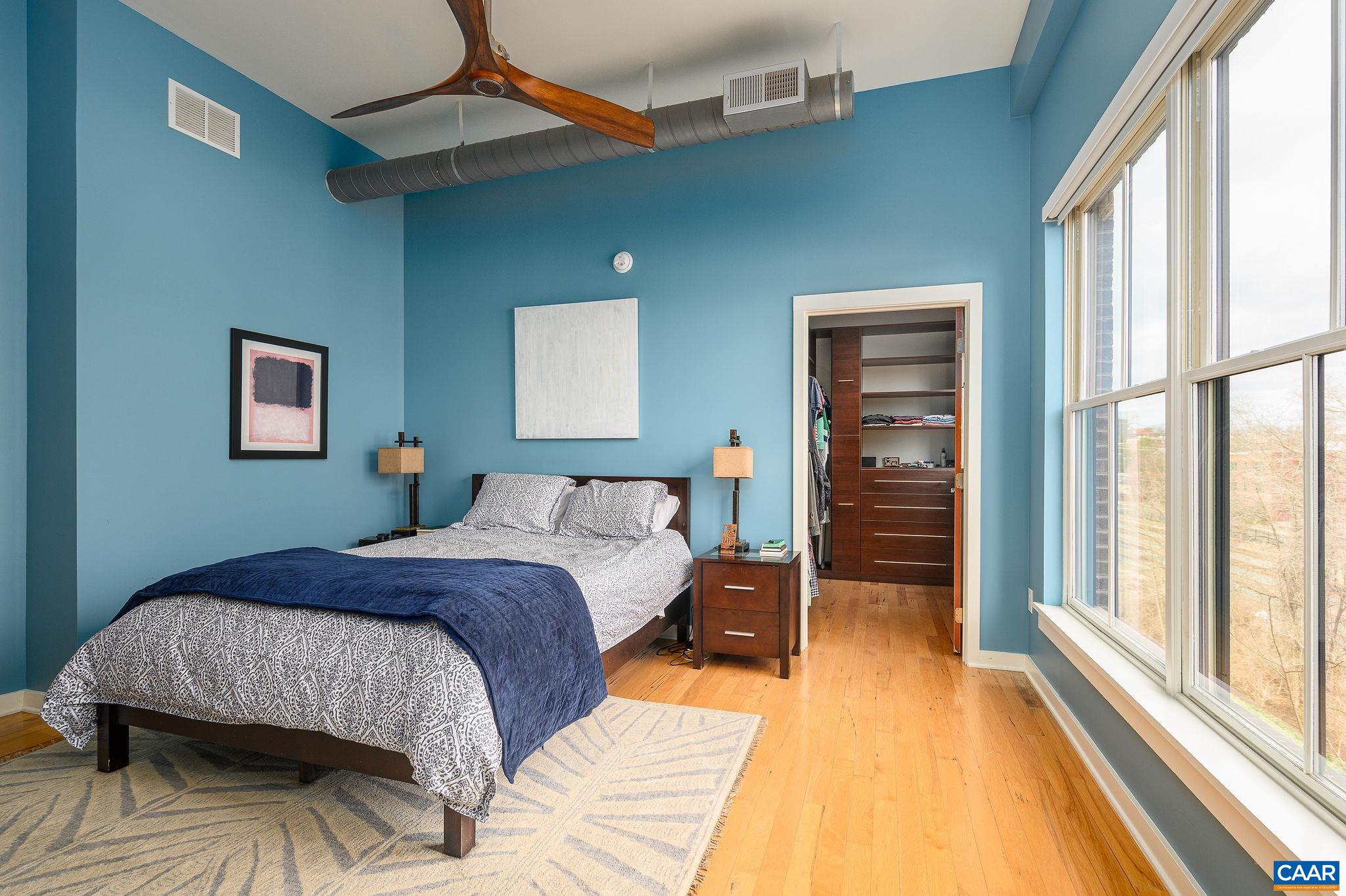 202 DOUGLAS AVE Unit: 3C