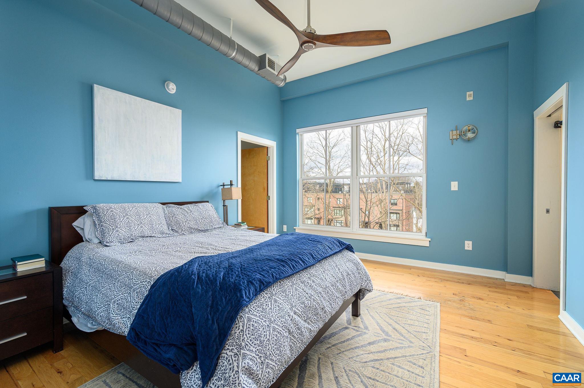 202 DOUGLAS AVE Unit: 3C