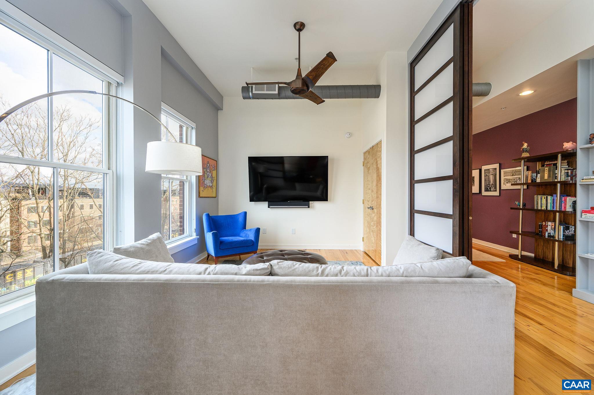 202 DOUGLAS AVE Unit: 3C
