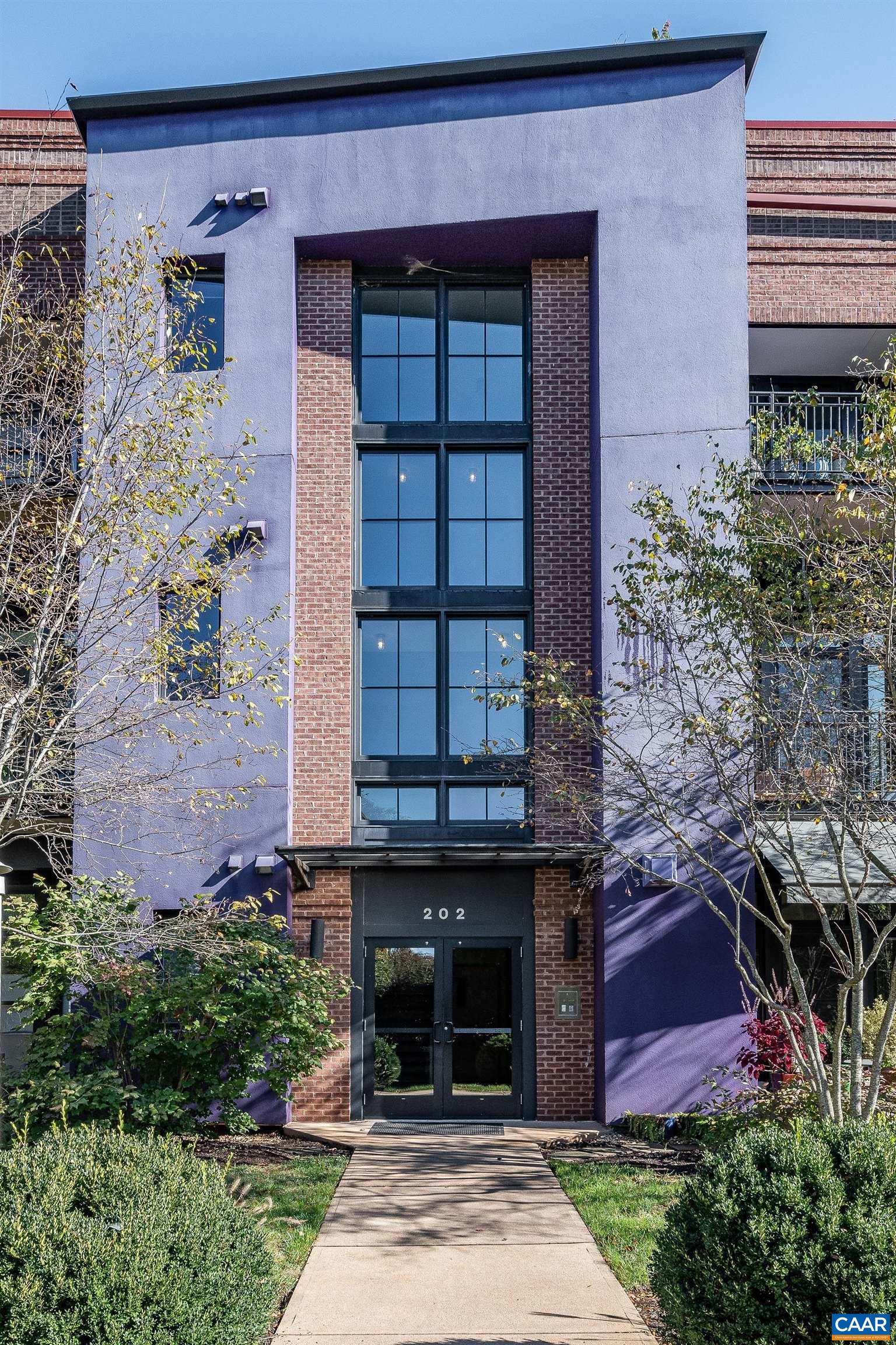 202 DOUGLAS AVE Unit: 3C