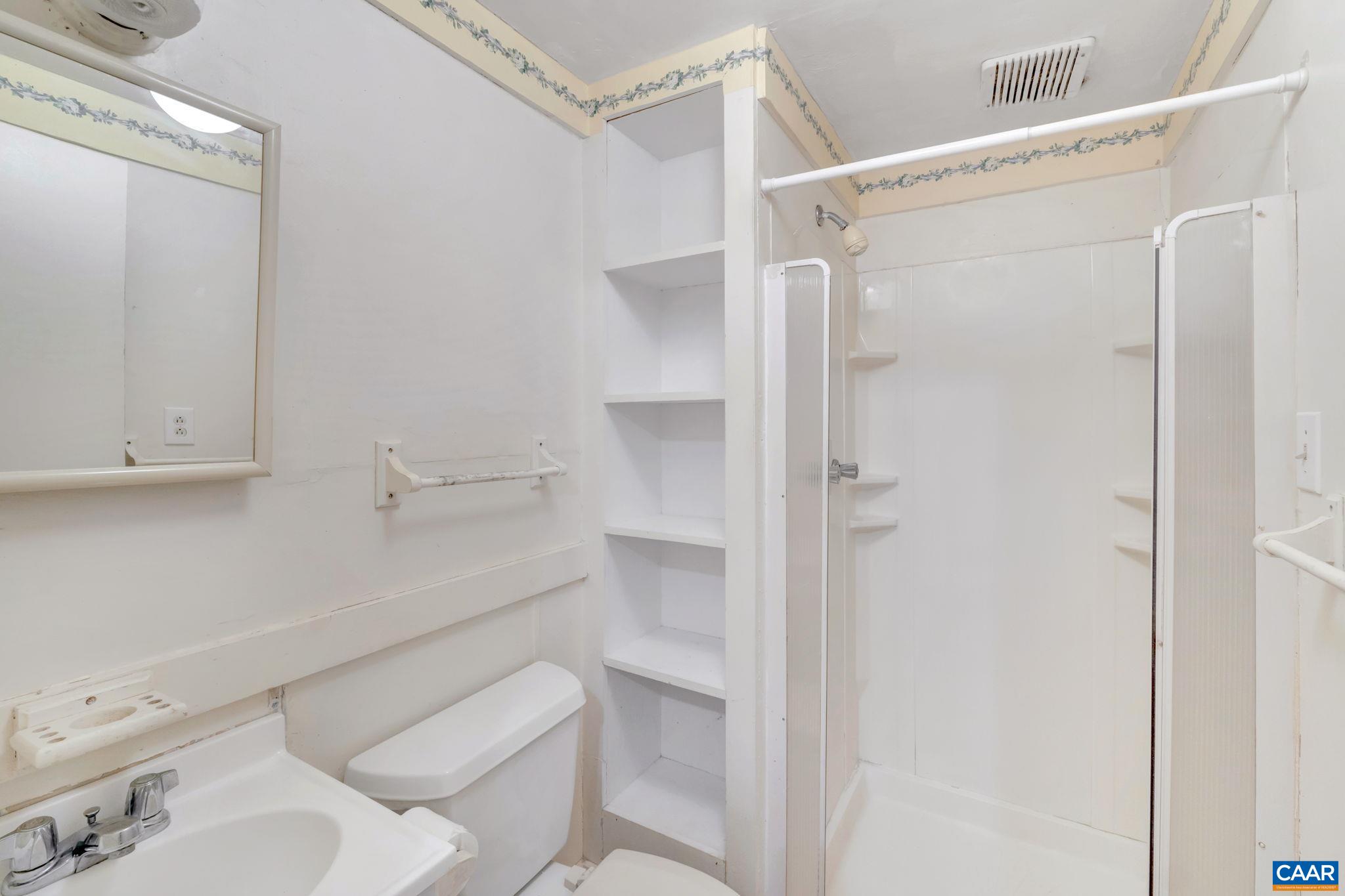 138 BUCKINGHAM CIR