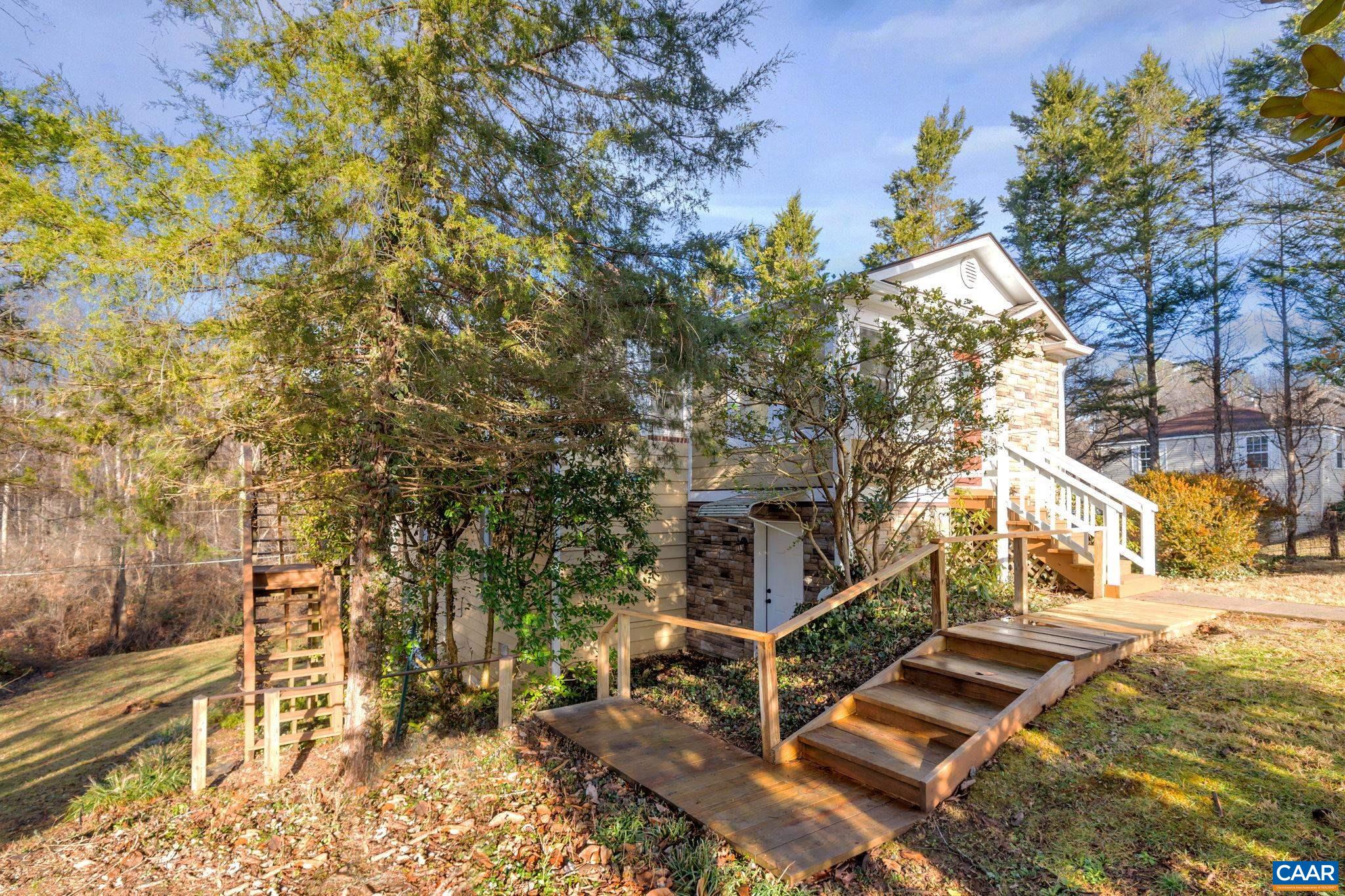 138 BUCKINGHAM CIR