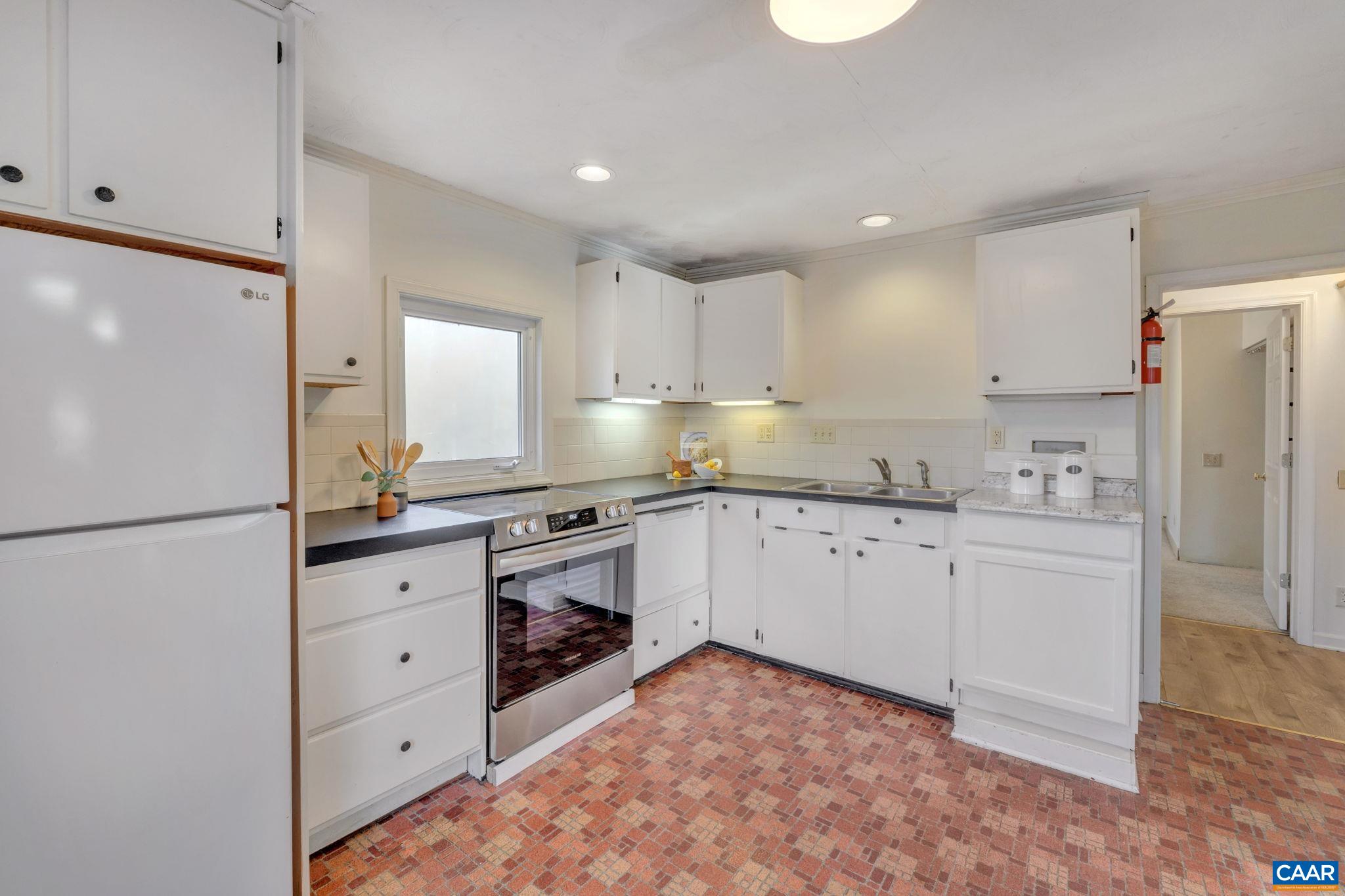 138 BUCKINGHAM CIR