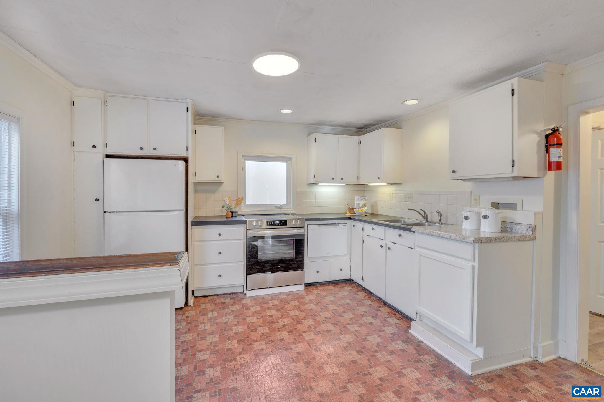 138 BUCKINGHAM CIR