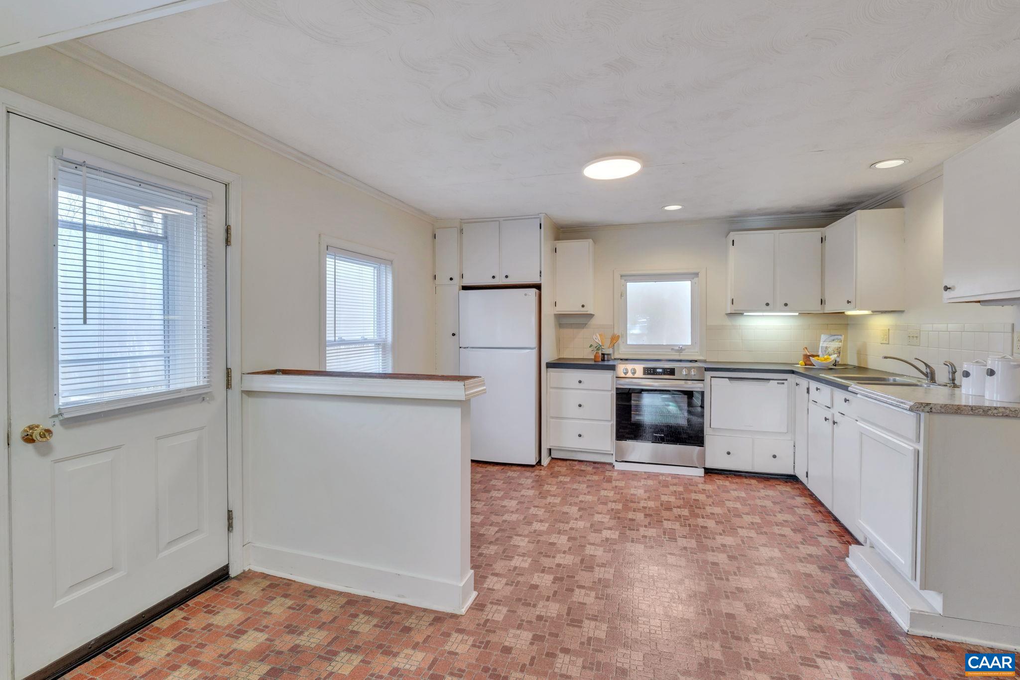 138 BUCKINGHAM CIR