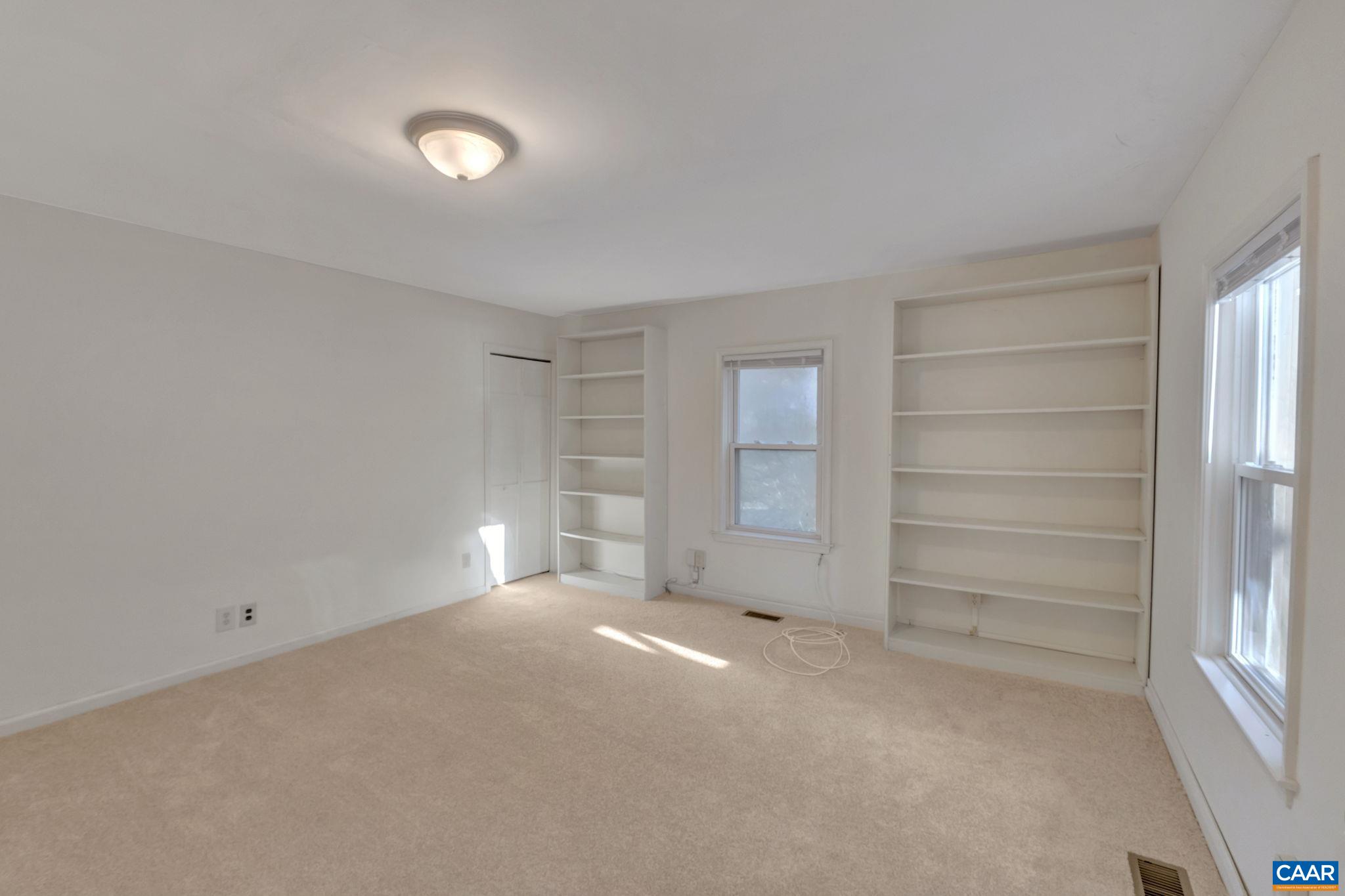 138 BUCKINGHAM CIR