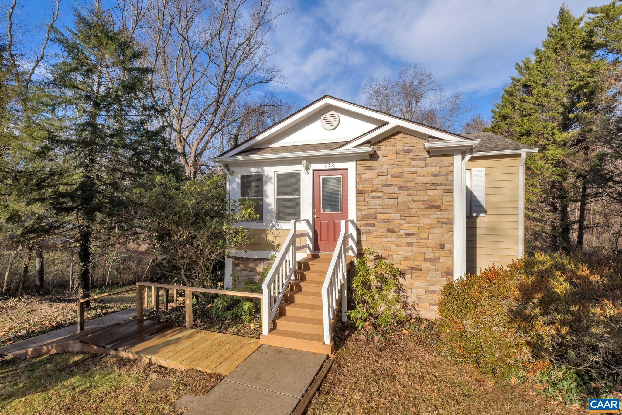 138 BUCKINGHAM CIR