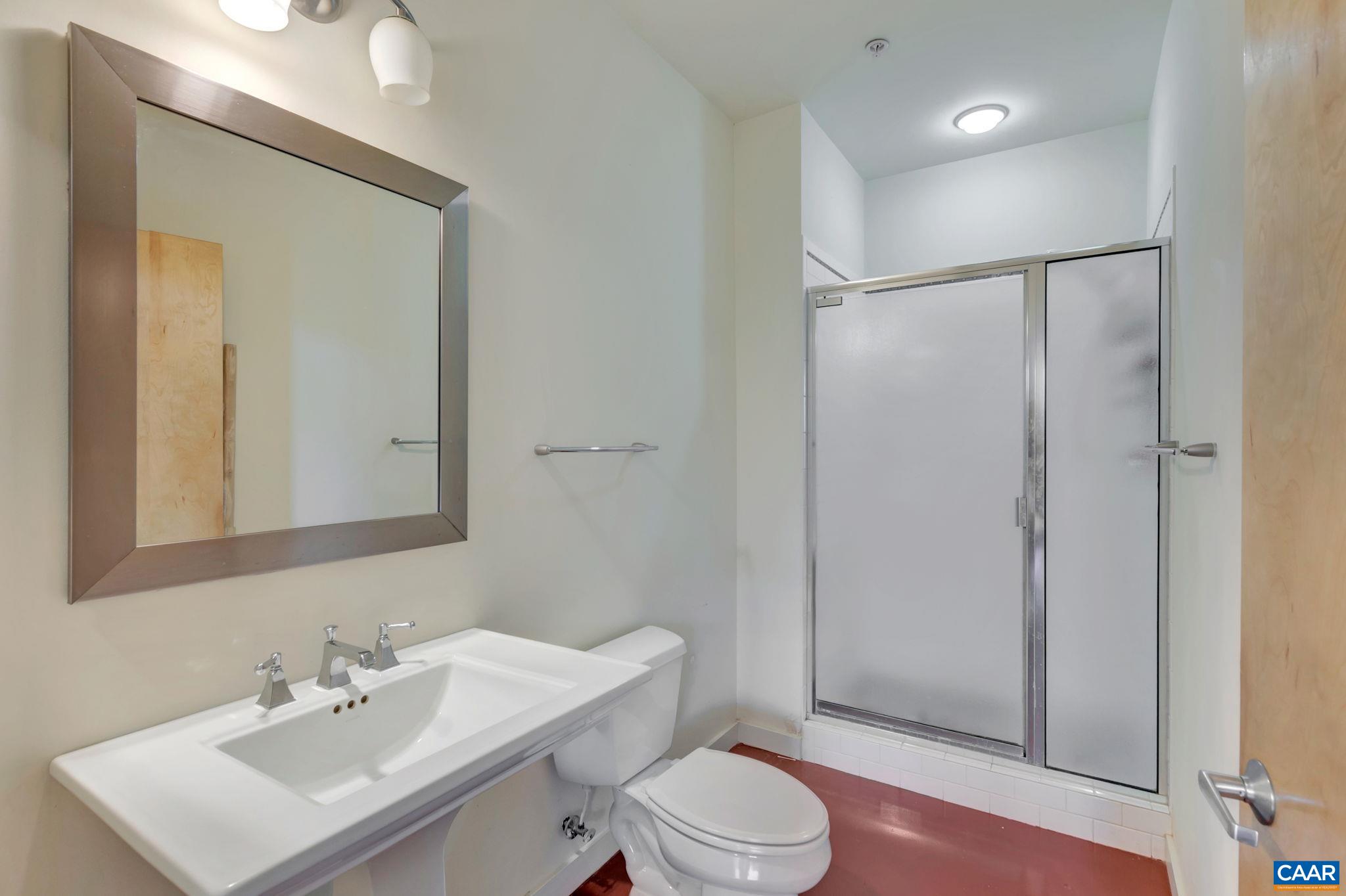 202 DOUGLAS AVE Unit: 2E