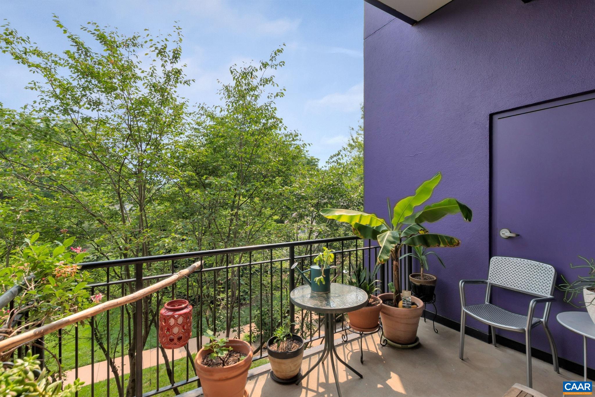 202 DOUGLAS AVE Unit: 2E