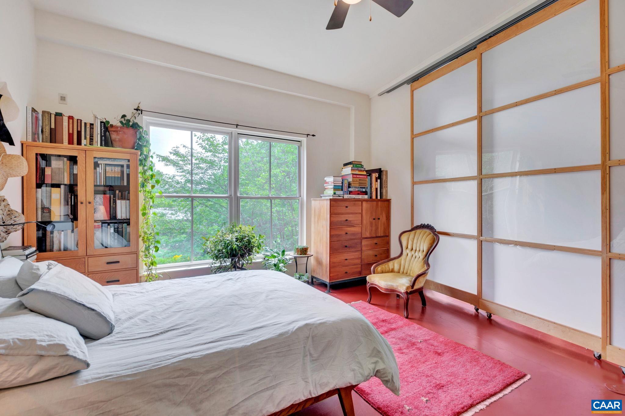 202 DOUGLAS AVE Unit: 2E