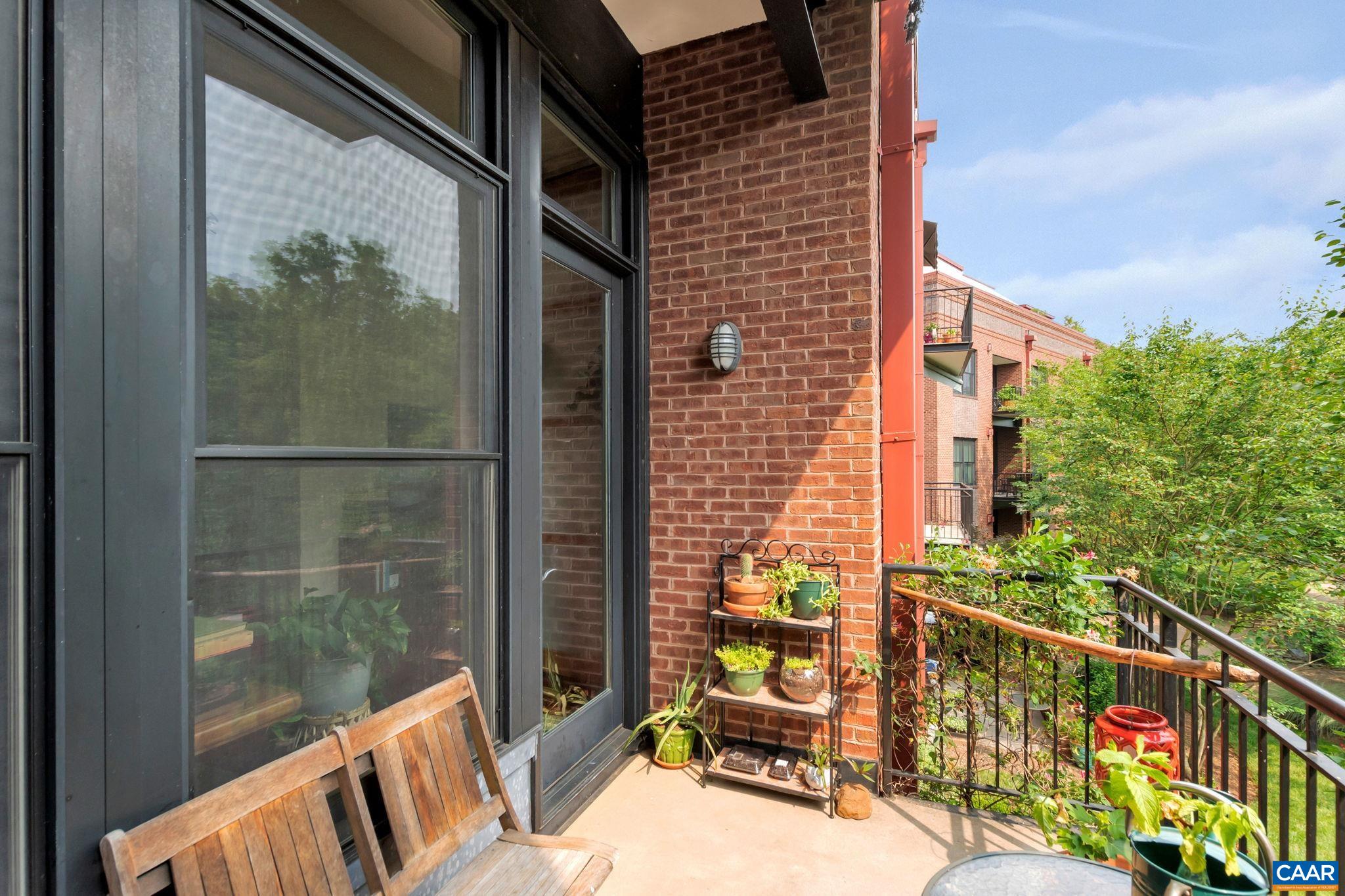 202 DOUGLAS AVE Unit: 2E