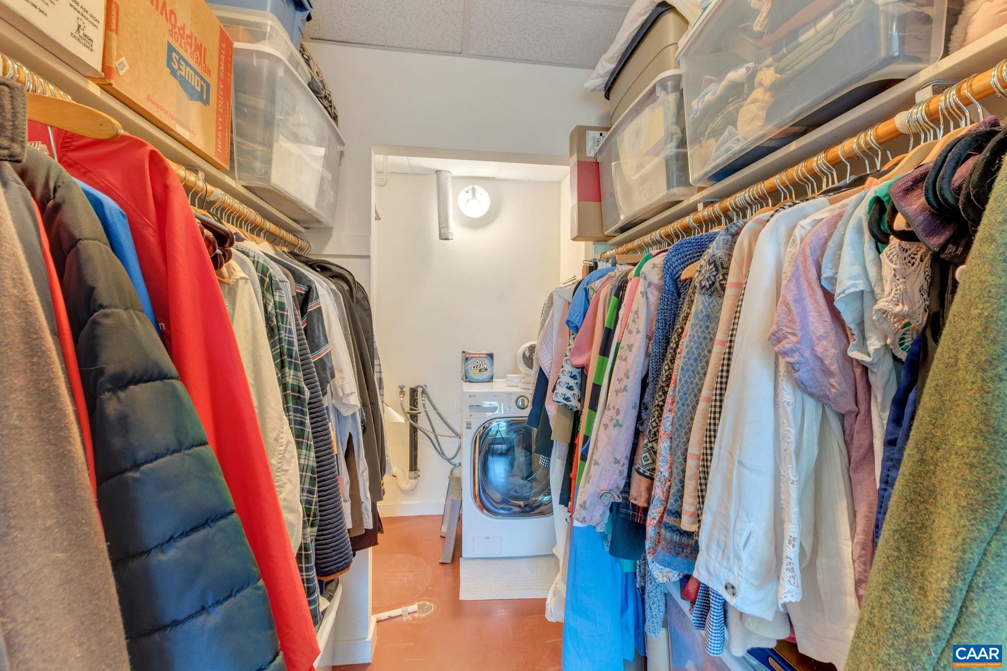 202 DOUGLAS AVE Unit: 2E