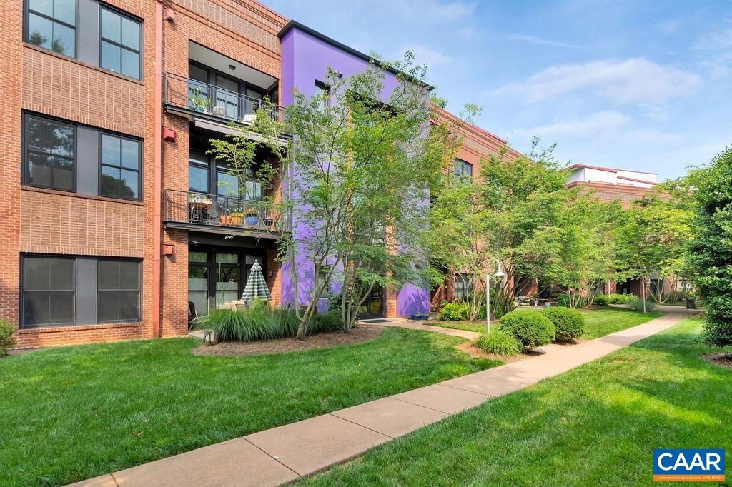 202 DOUGLAS AVE Unit: 2E