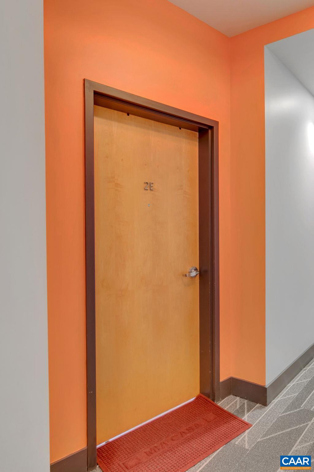 202 DOUGLAS AVE Unit: 2E