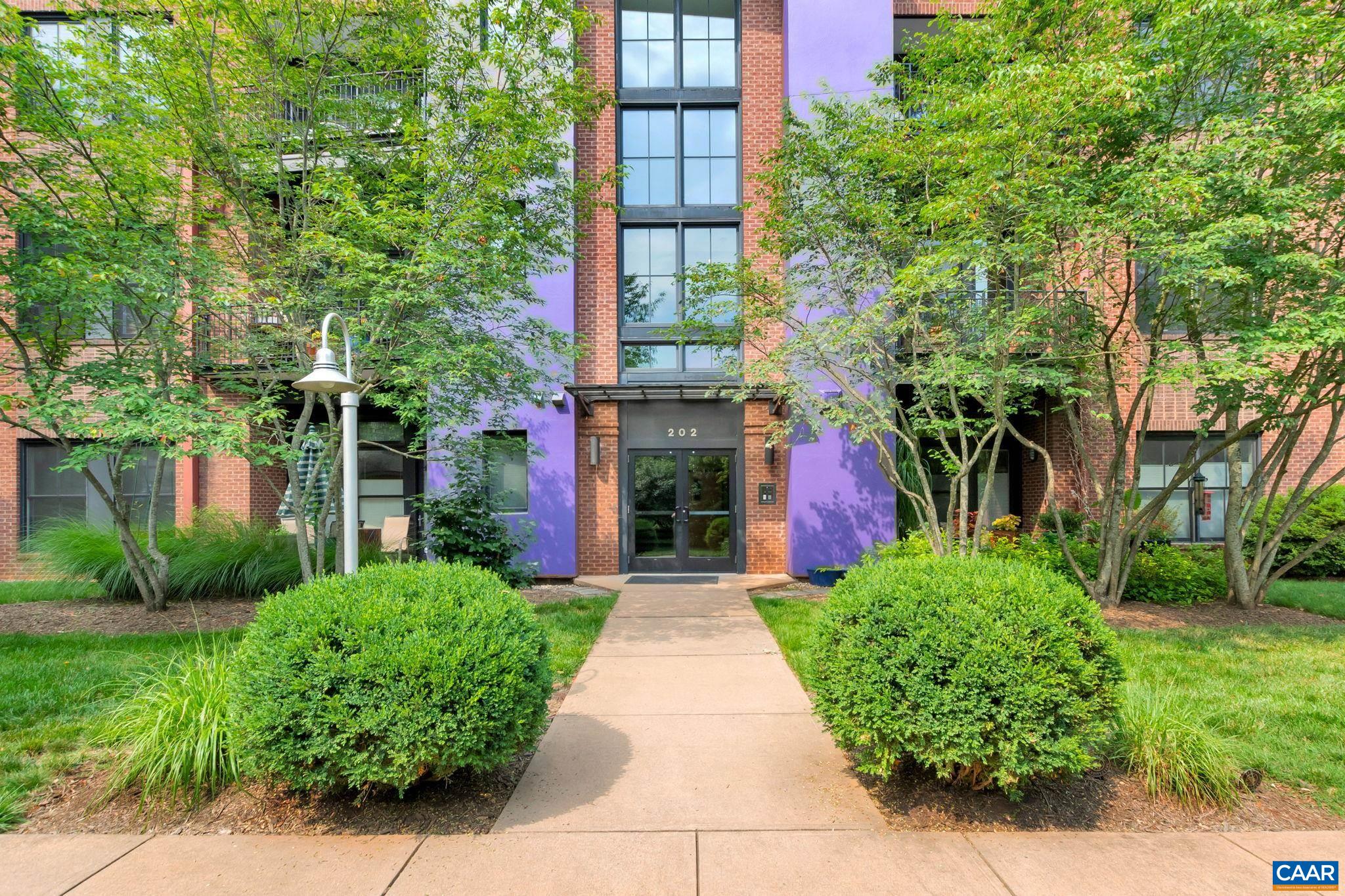 202 DOUGLAS AVE Unit: 2E