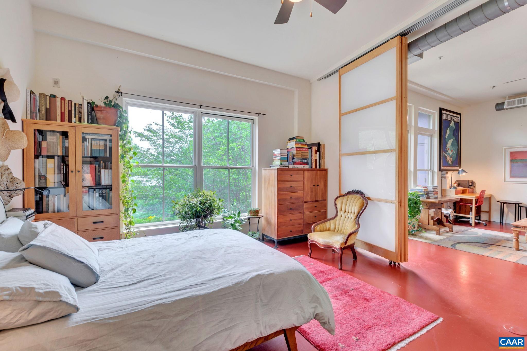 202 DOUGLAS AVE Unit: 2E