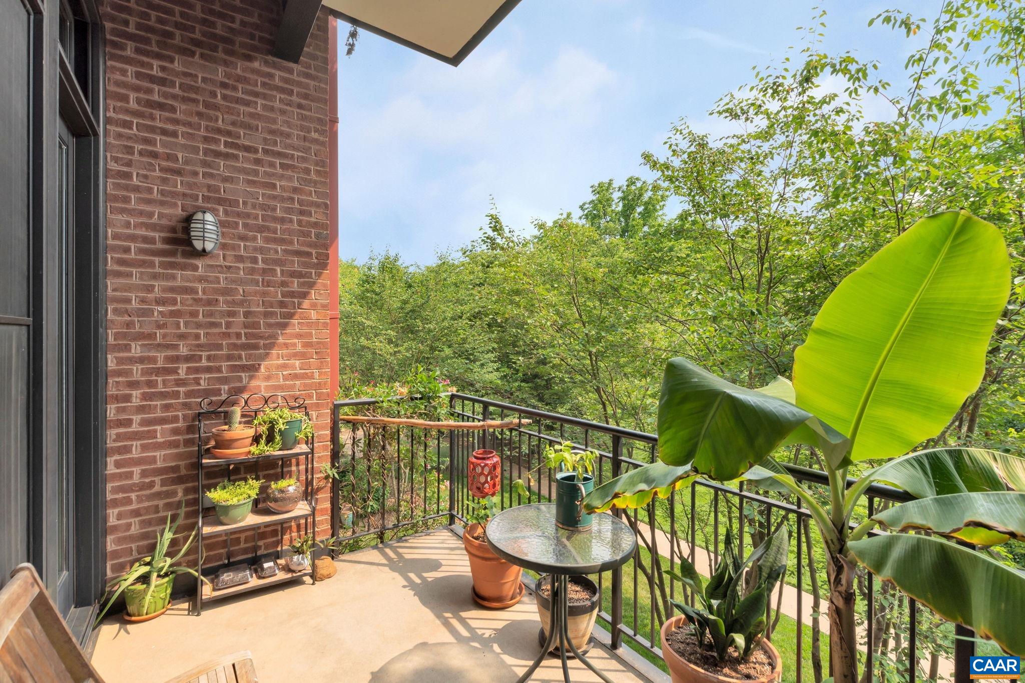 202 DOUGLAS AVE Unit: 2E