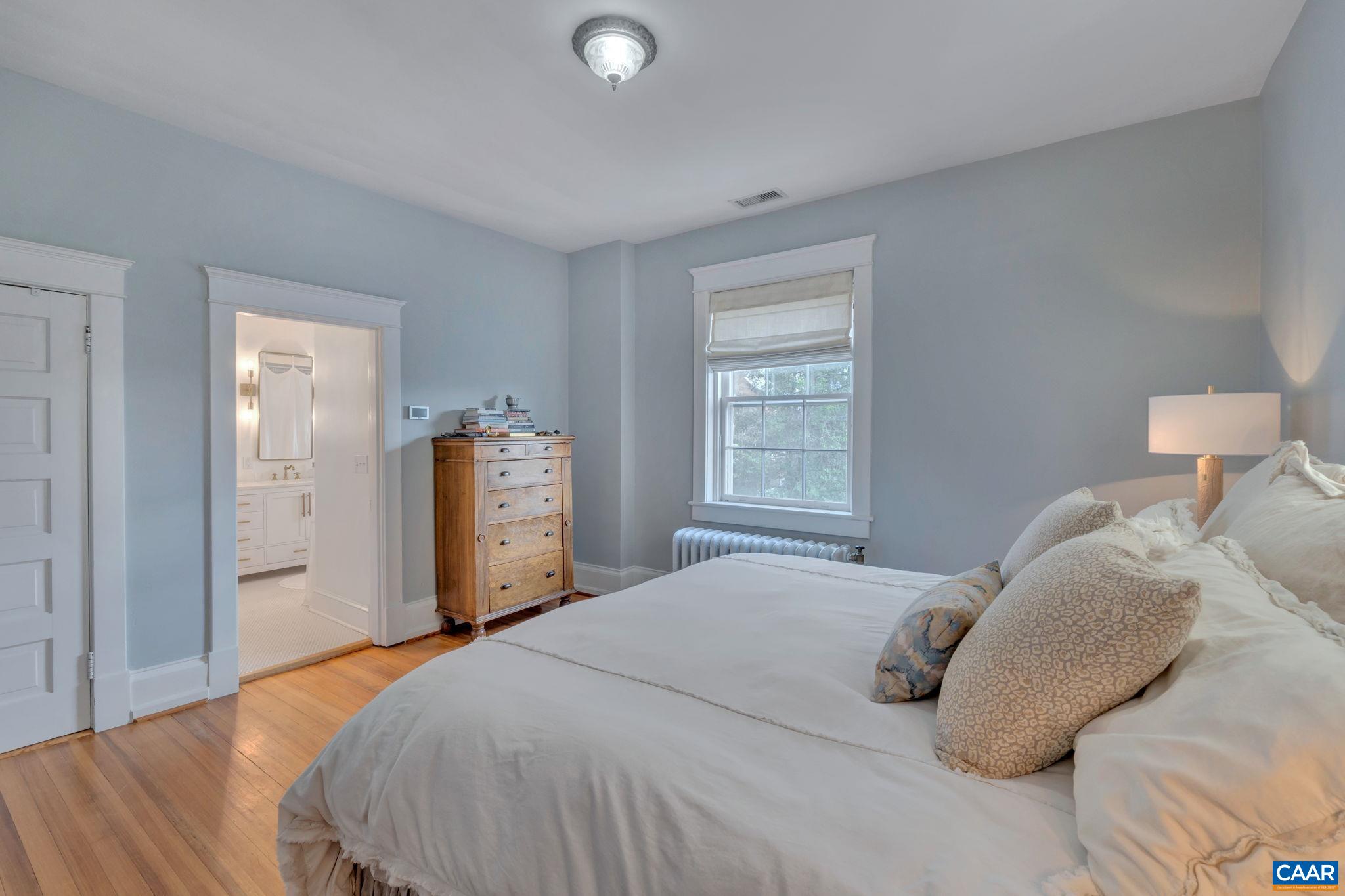 31 UNIVERSITY CIR