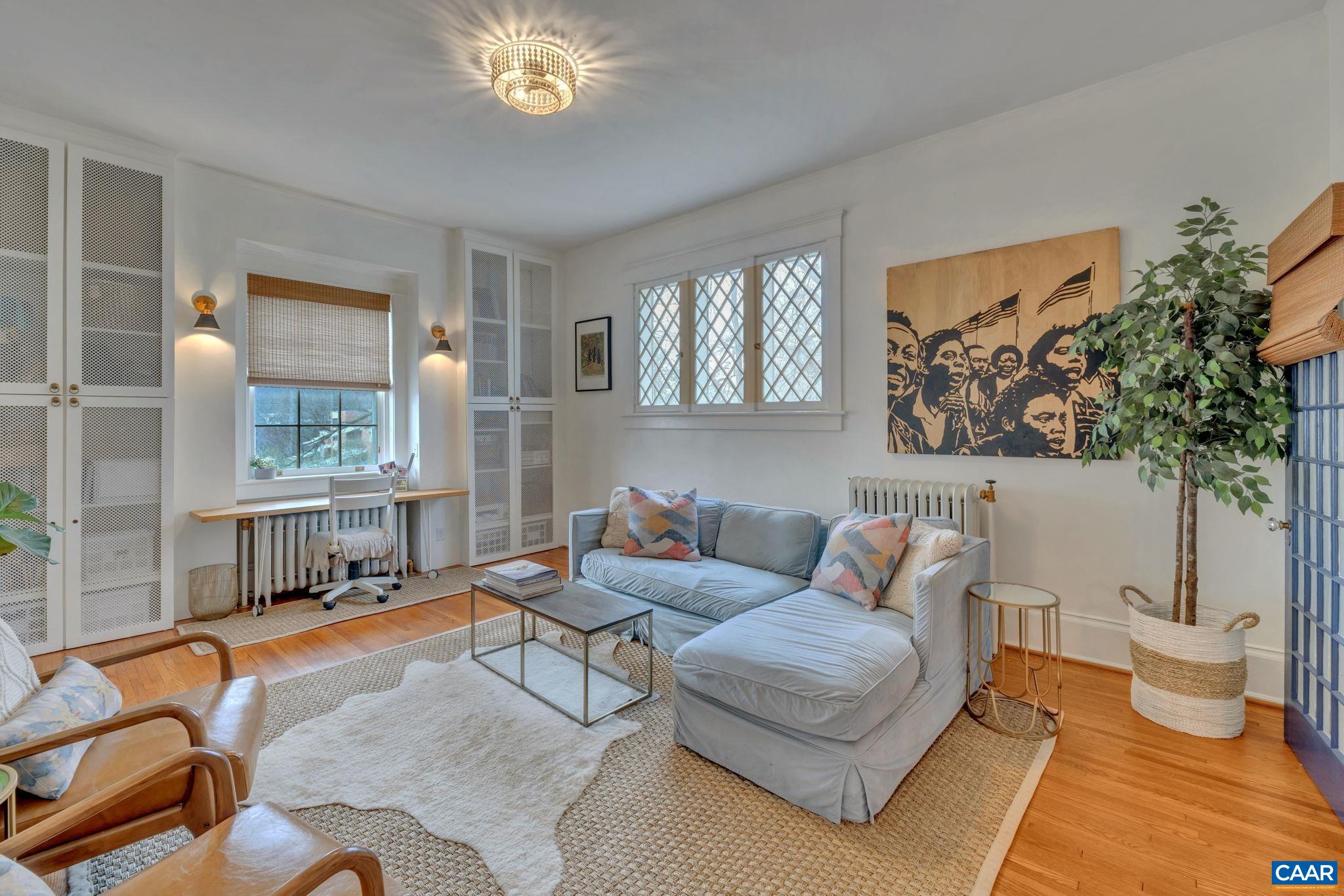 31 UNIVERSITY CIR