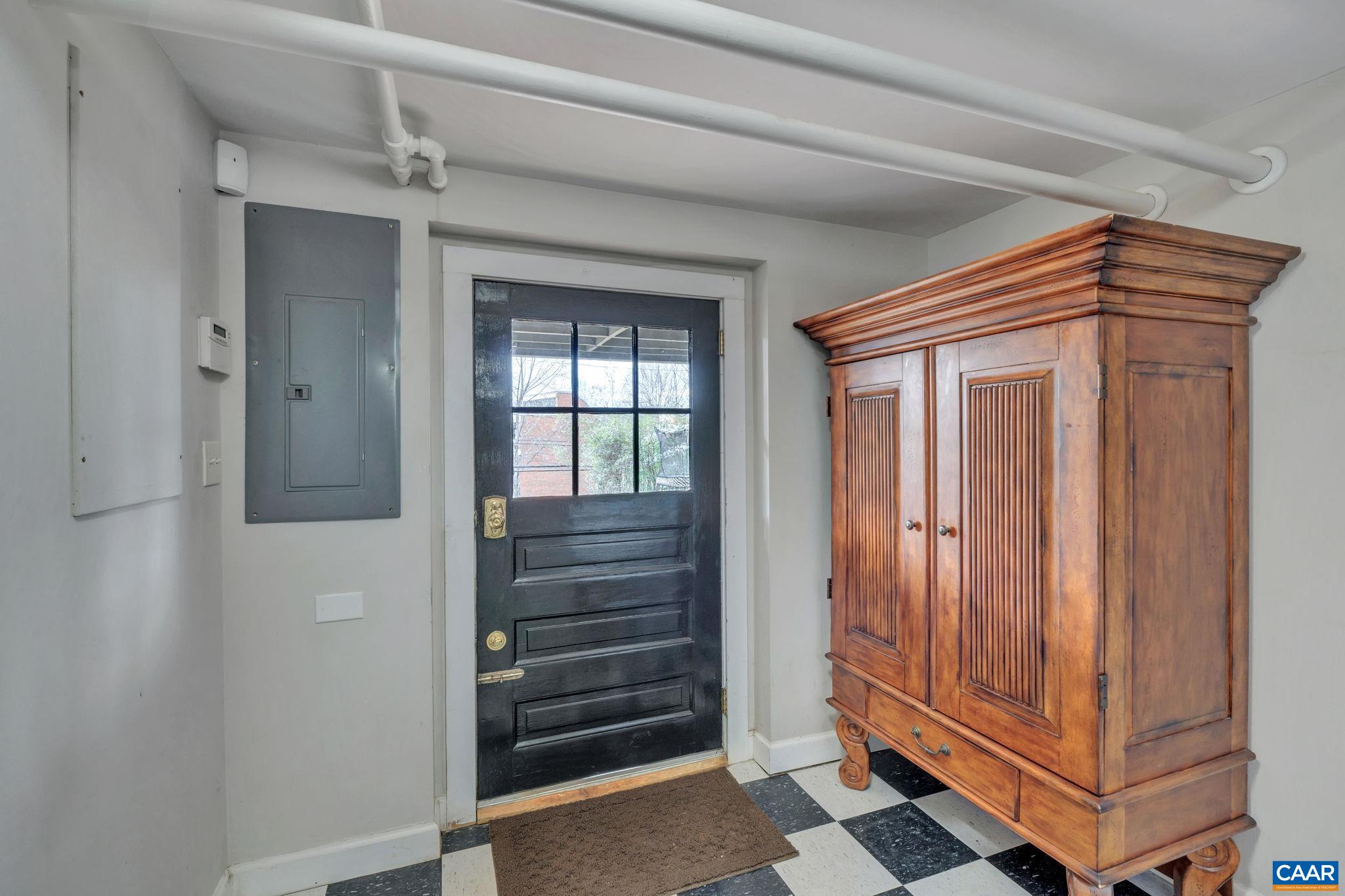 31 UNIVERSITY CIR