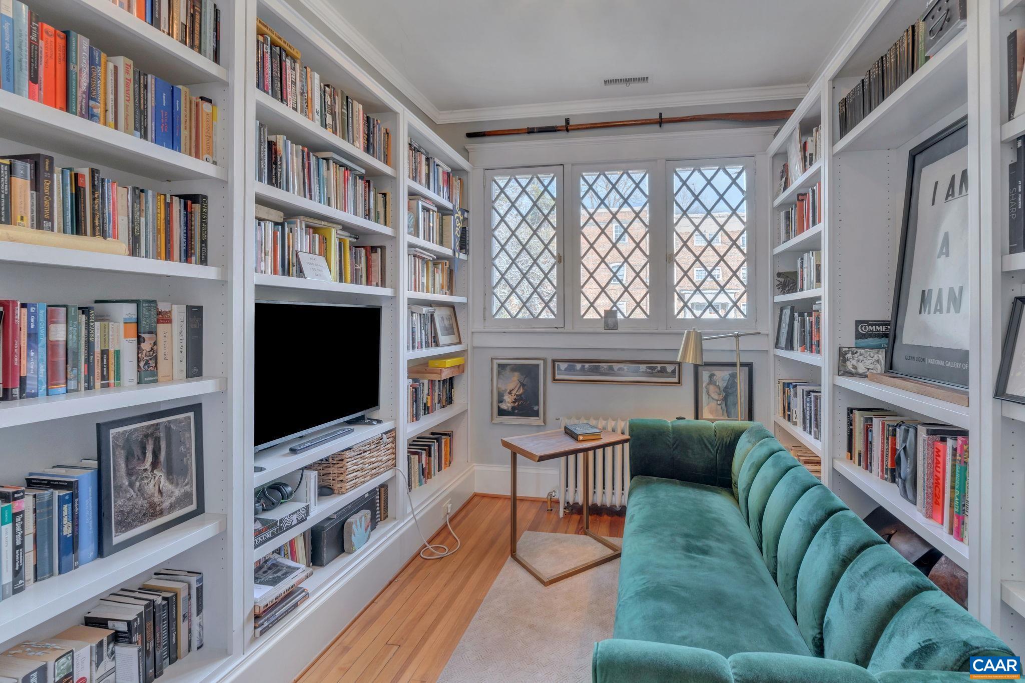 31 UNIVERSITY CIR