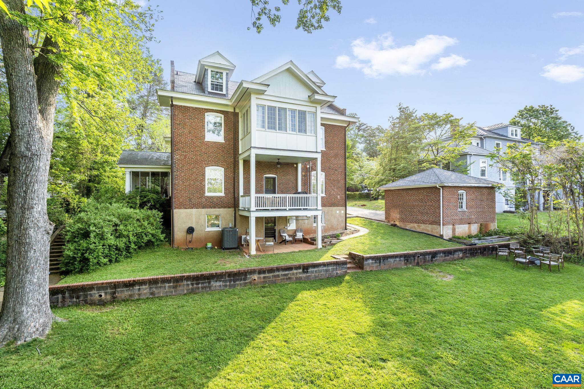 31 UNIVERSITY CIR
