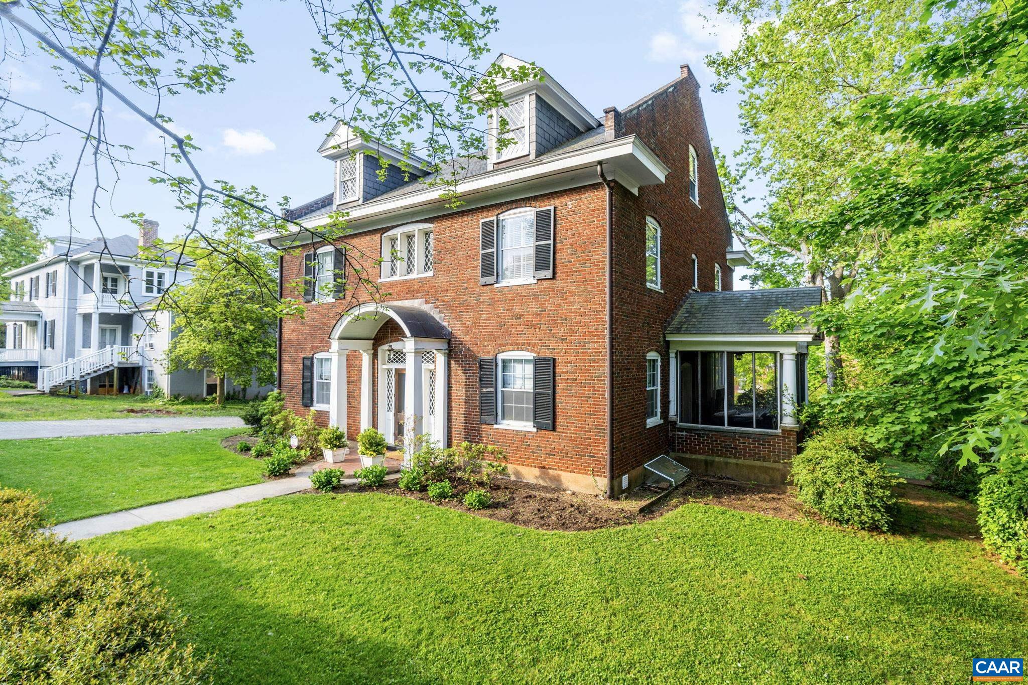 31 UNIVERSITY CIR