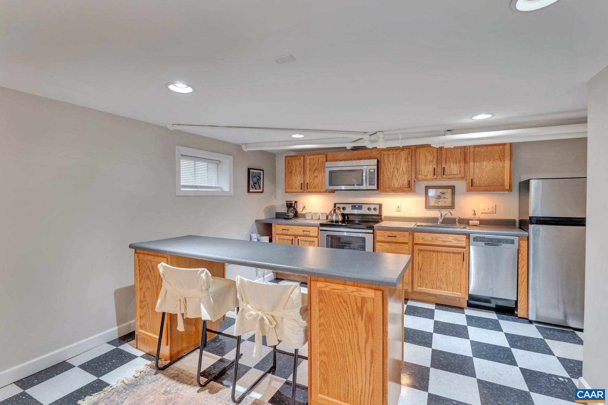 31 UNIVERSITY CIR