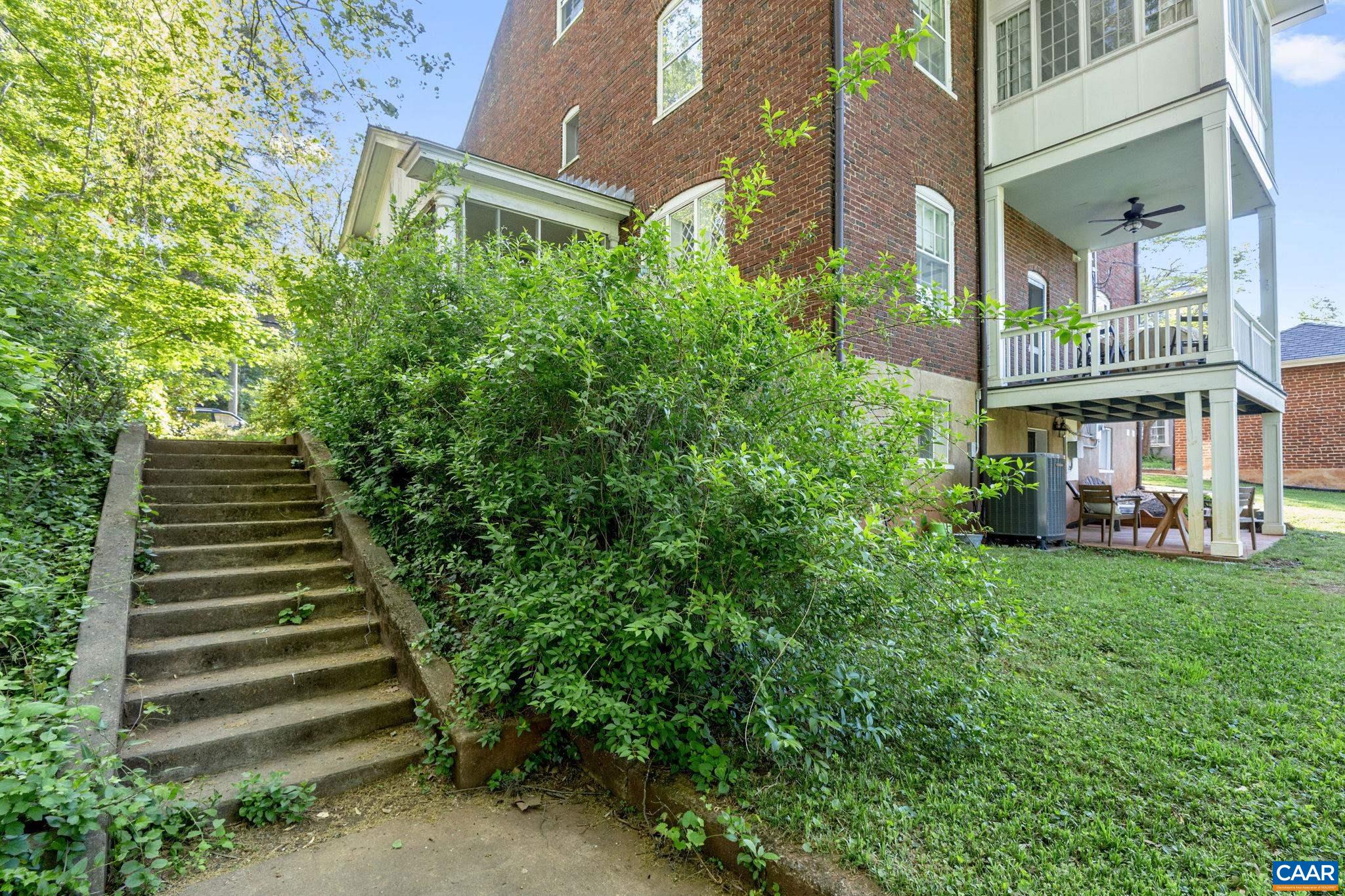 31 UNIVERSITY CIR