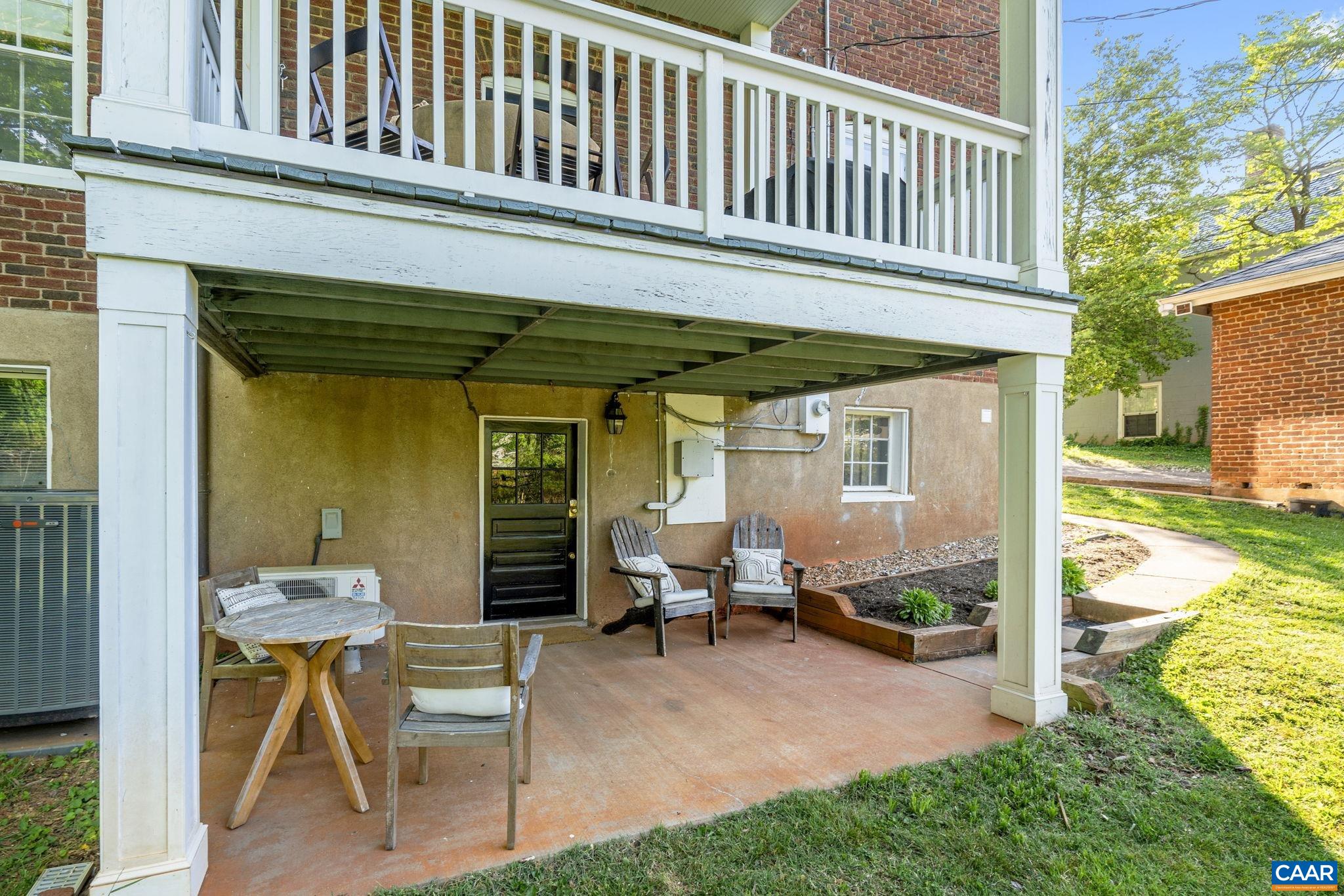 31 UNIVERSITY CIR