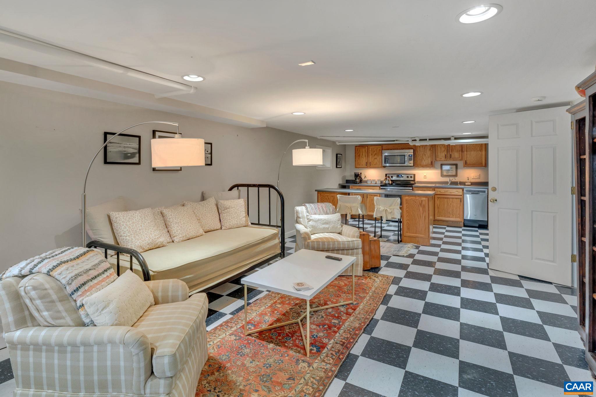31 UNIVERSITY CIR