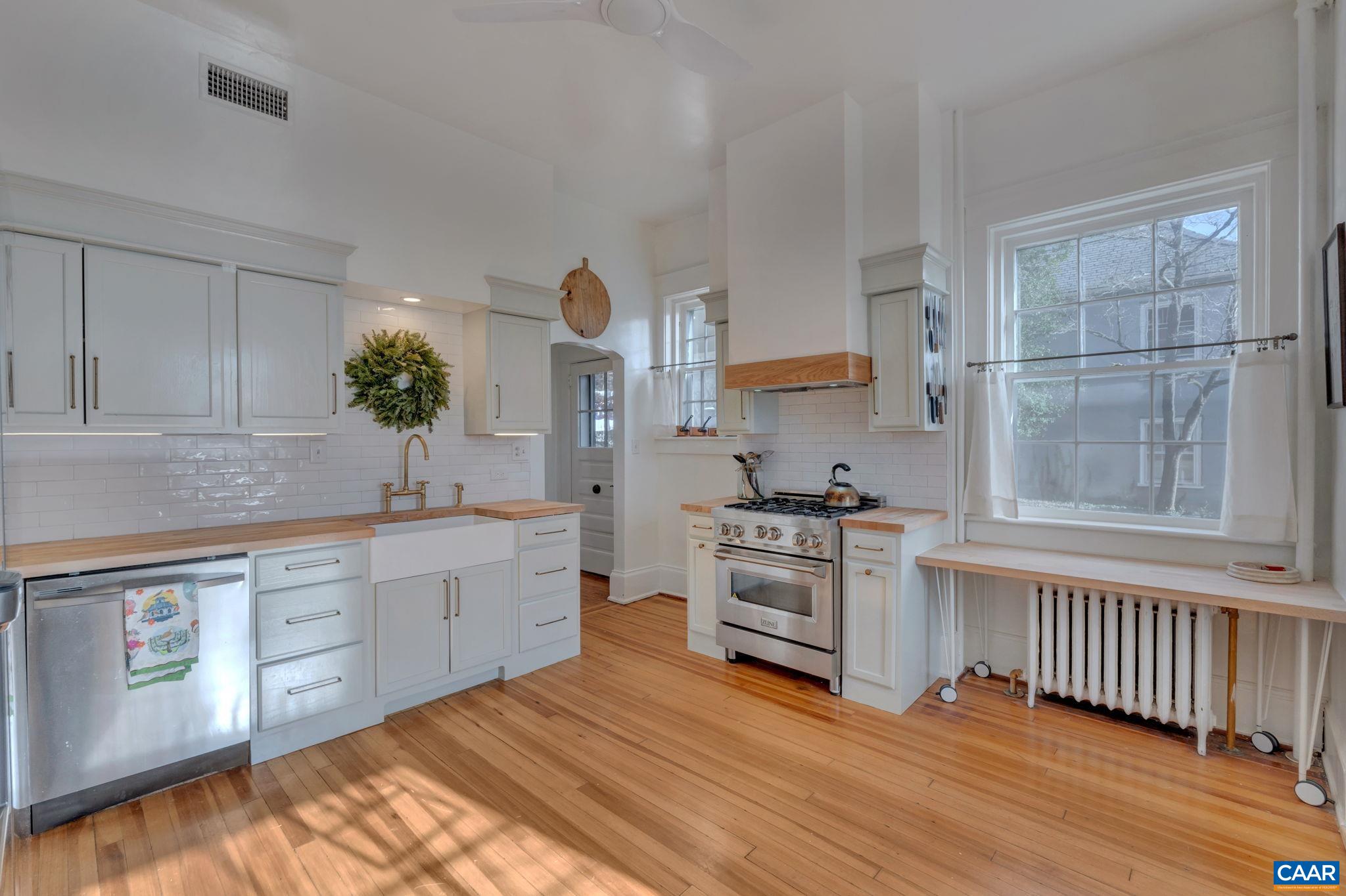 31 UNIVERSITY CIR