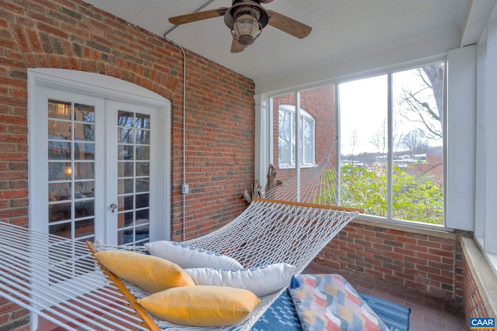 31 UNIVERSITY CIR