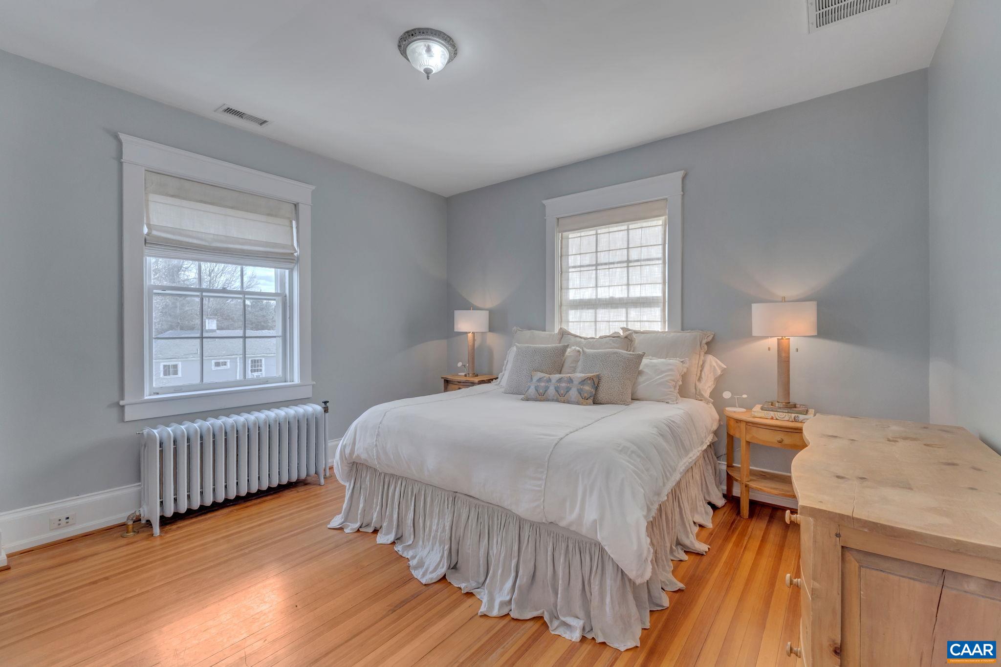 31 UNIVERSITY CIR