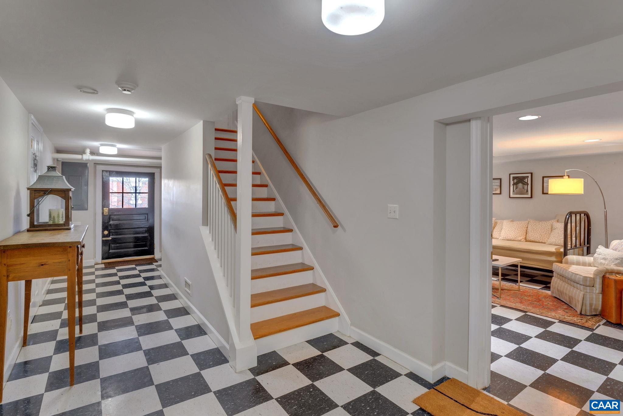 31 UNIVERSITY CIR