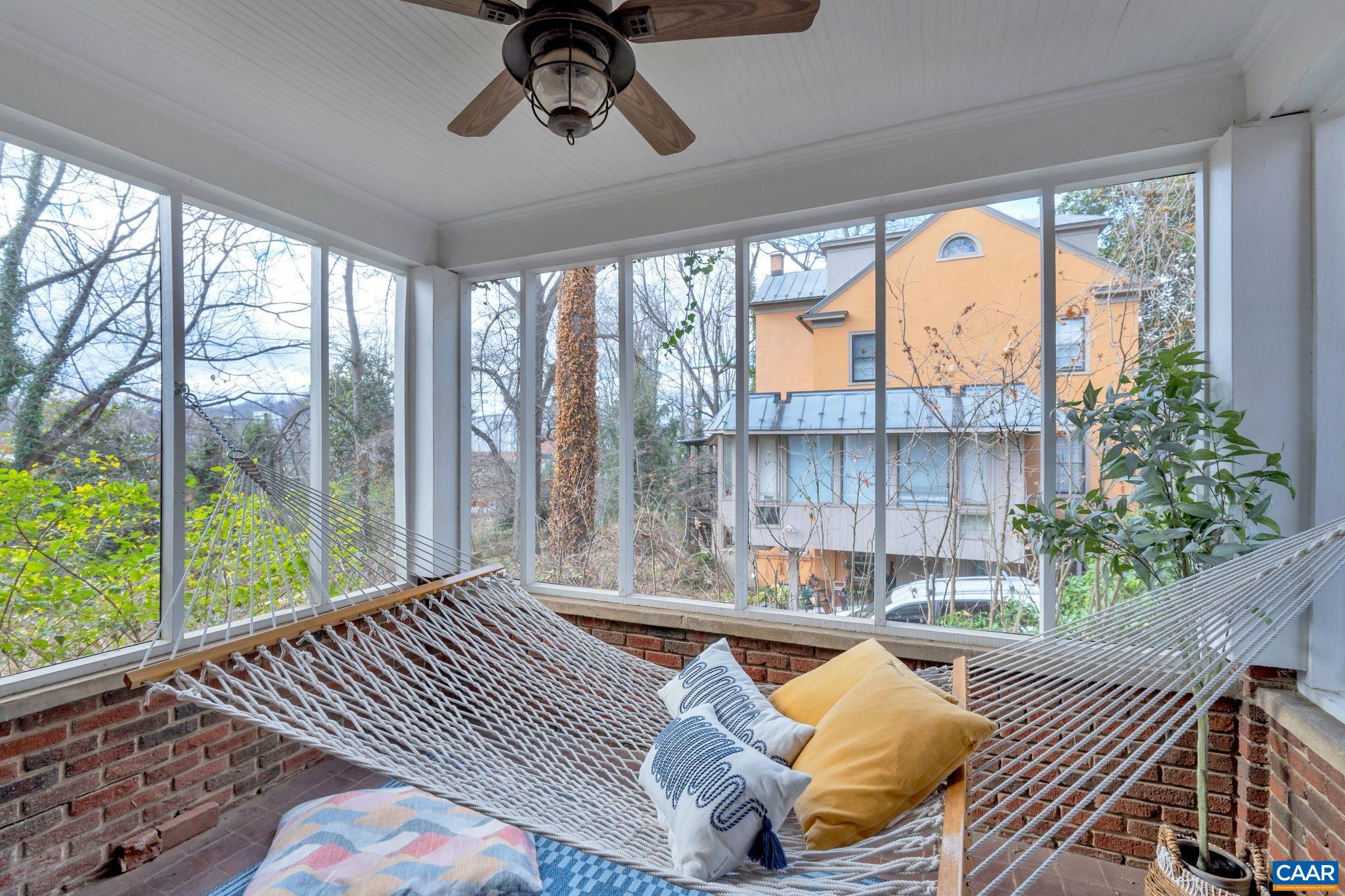 31 UNIVERSITY CIR